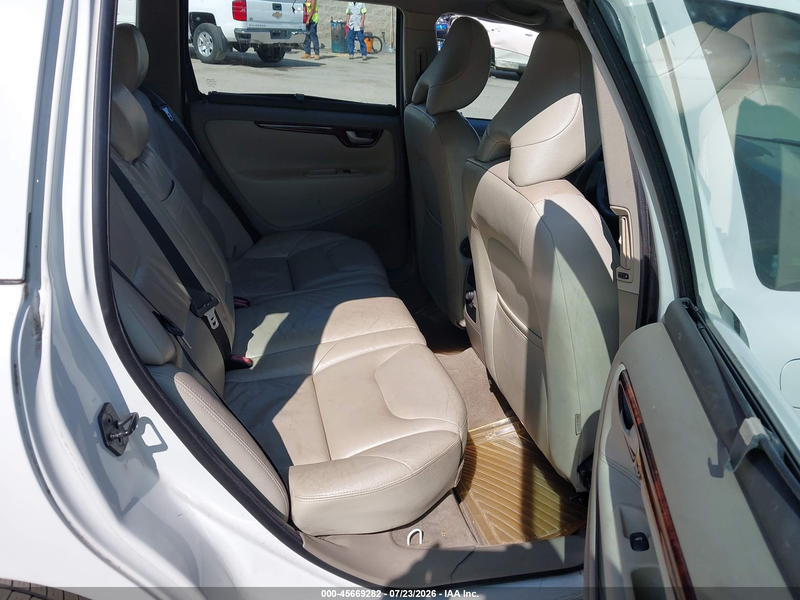 2006 Volvo V70 2.4 White vin: YV1SW640162550271