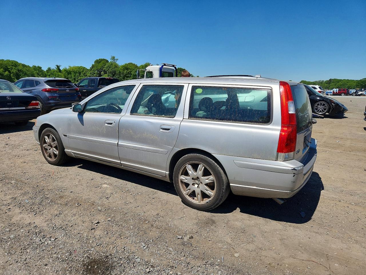 2006 Volvo V70 Silver vin: YV1SW640162573386