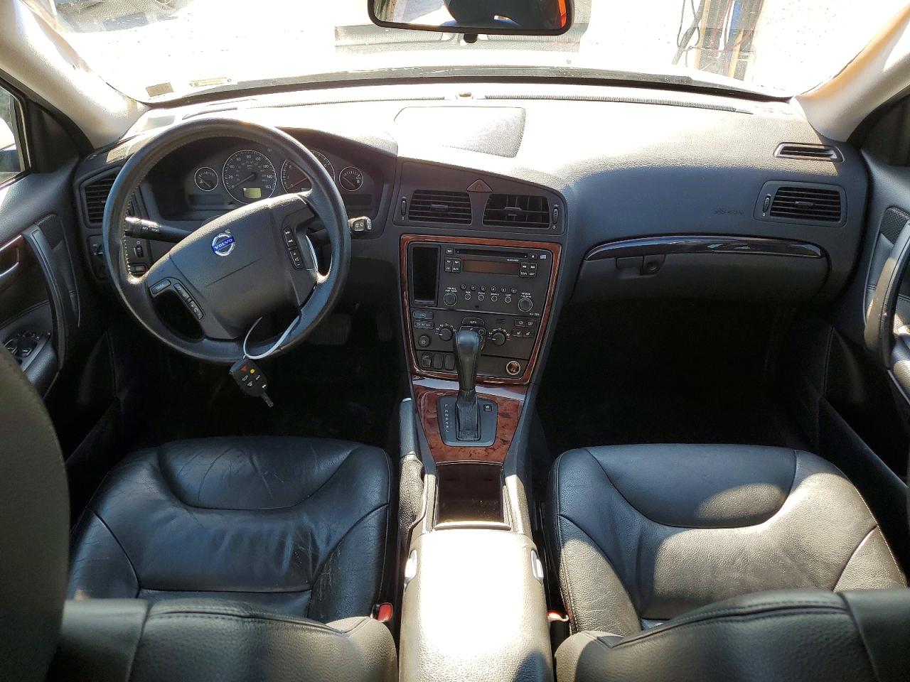 2005 Volvo V70 Серебряный vin: YV1SW640252514555