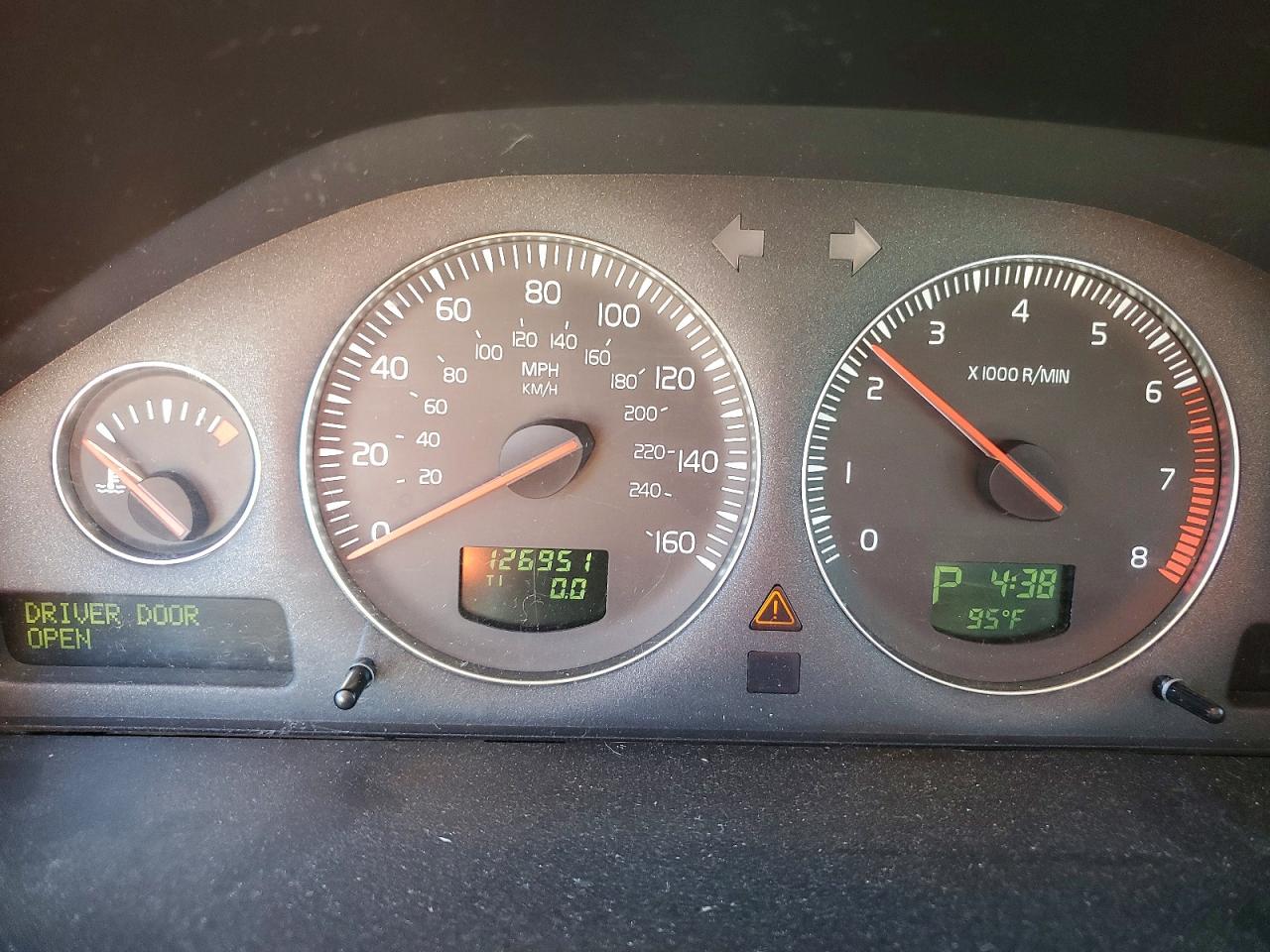 2005 Volvo V70 Серебряный vin: YV1SW640252514555