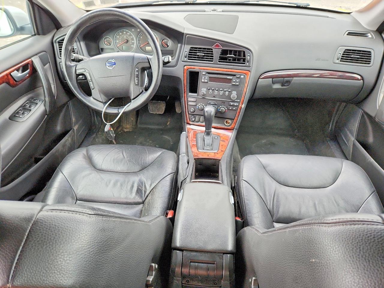 2005 Volvo V70 Серебряный vin: YV1SW640252514555