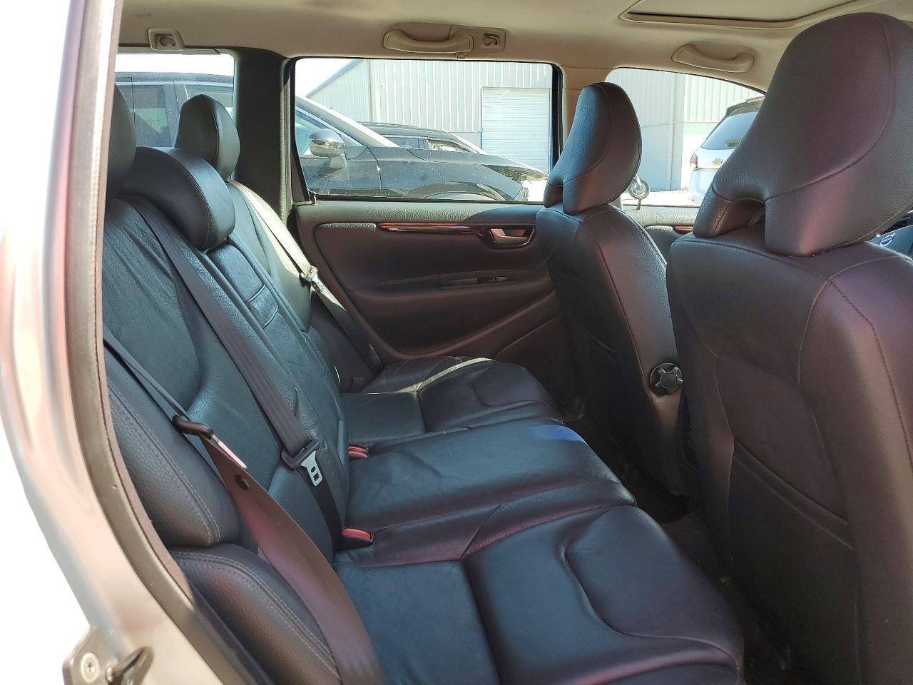 2005 Volvo V70 Серебряный vin: YV1SW640252514555