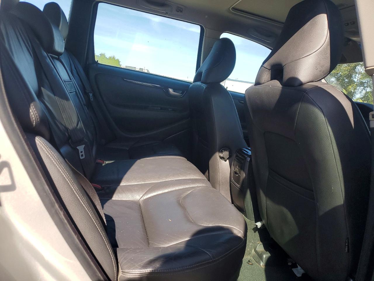 2006 Volvo V70 Silver vin: YV1SW640862577418