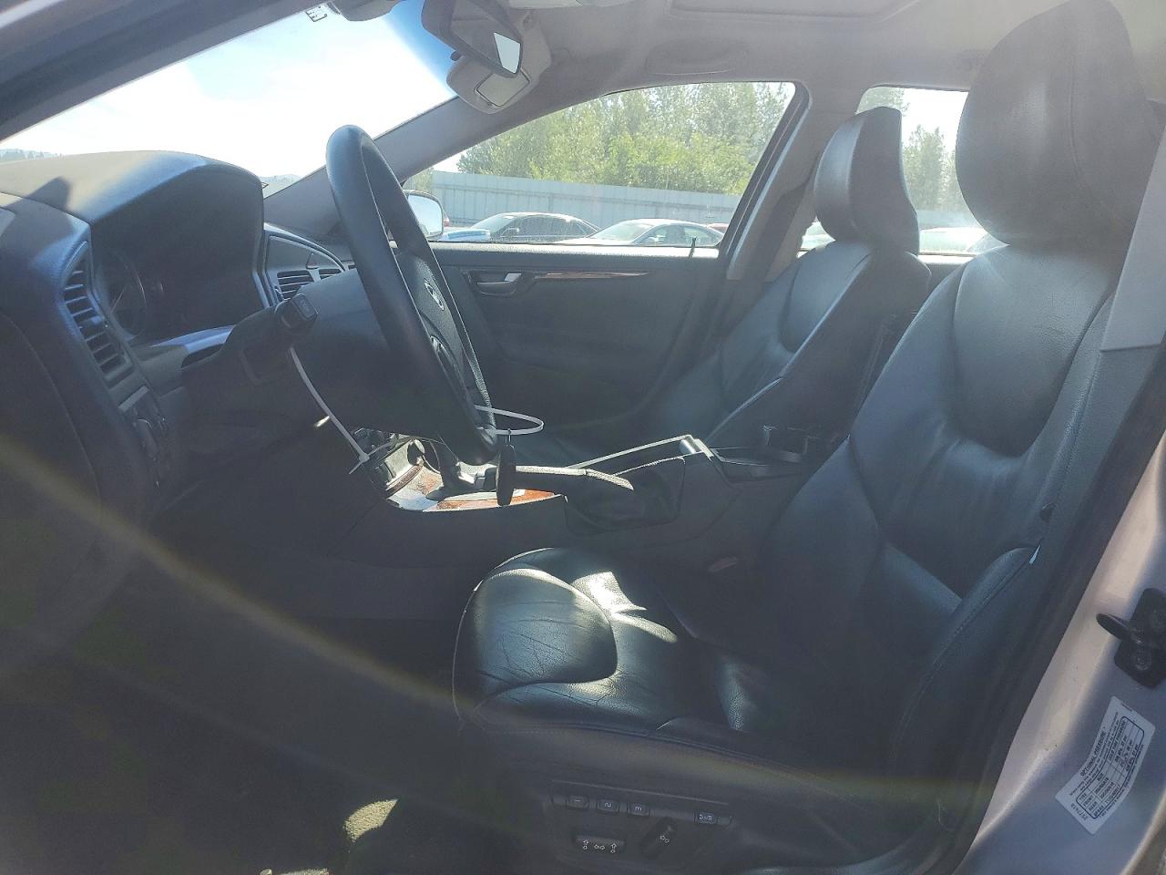 2006 Volvo V70 Silver vin: YV1SW640862577418