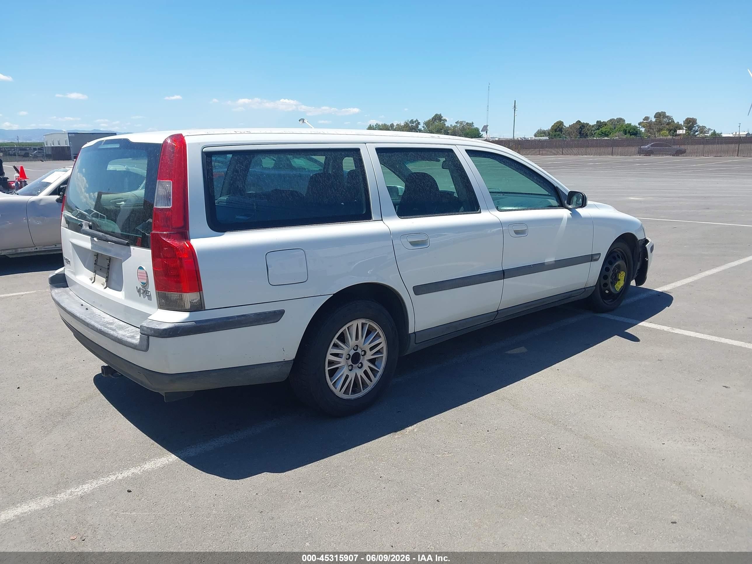 2004 Volvo V70 2.4 White vin: YV1SW64A142362596