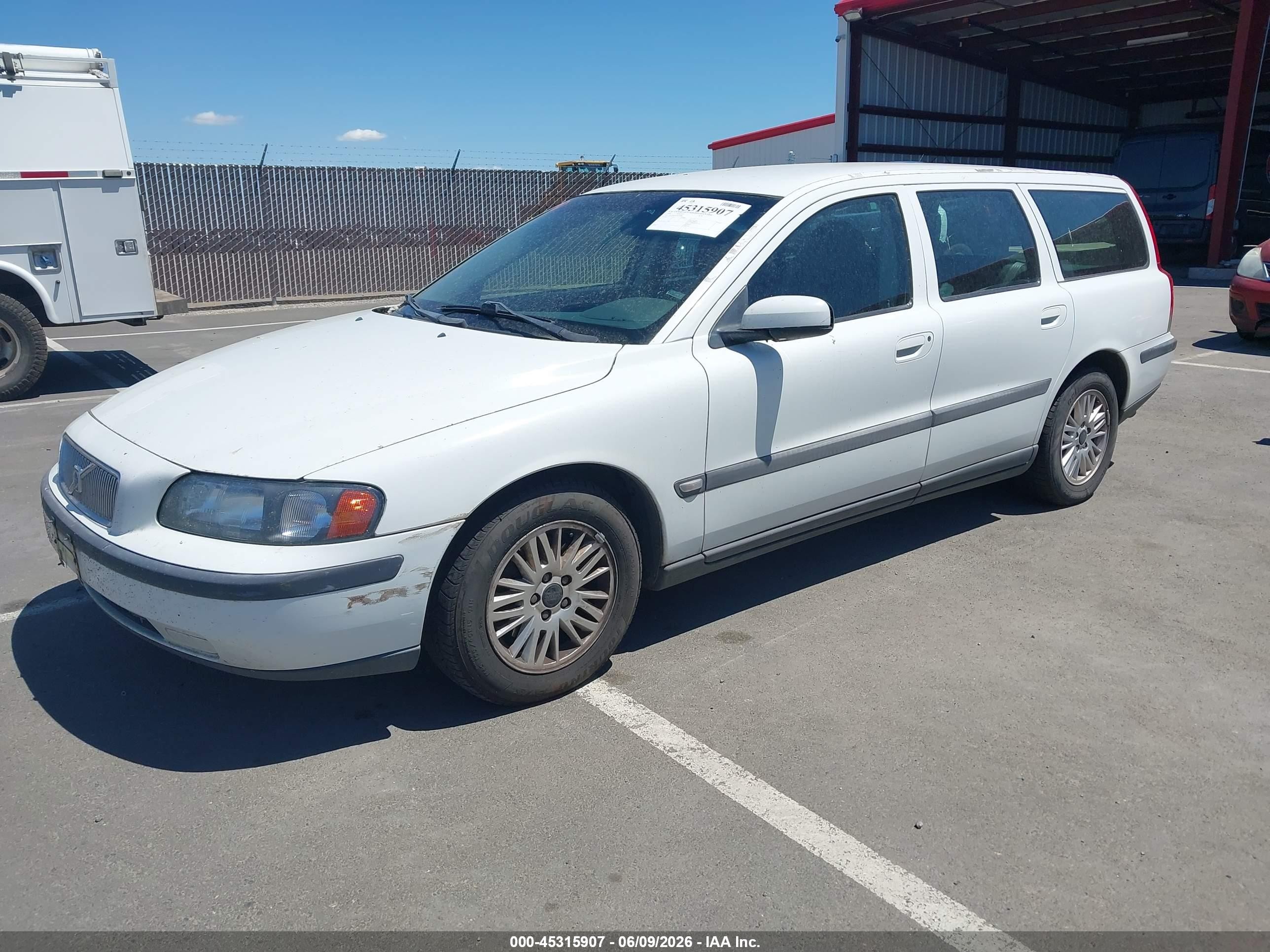 2004 Volvo V70 2.4 White vin: YV1SW64A142362596
