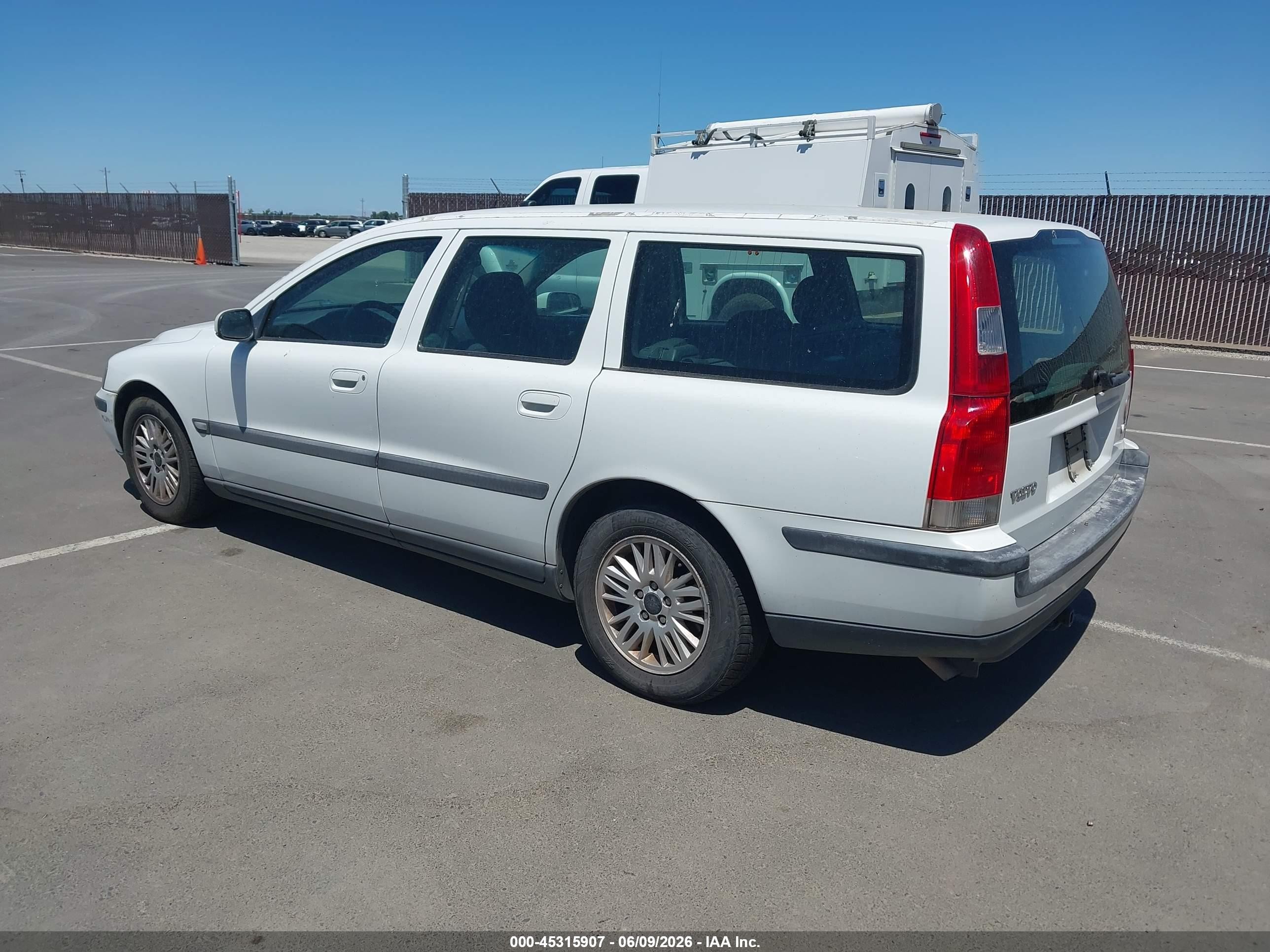 2004 Volvo V70 2.4 White vin: YV1SW64A142362596