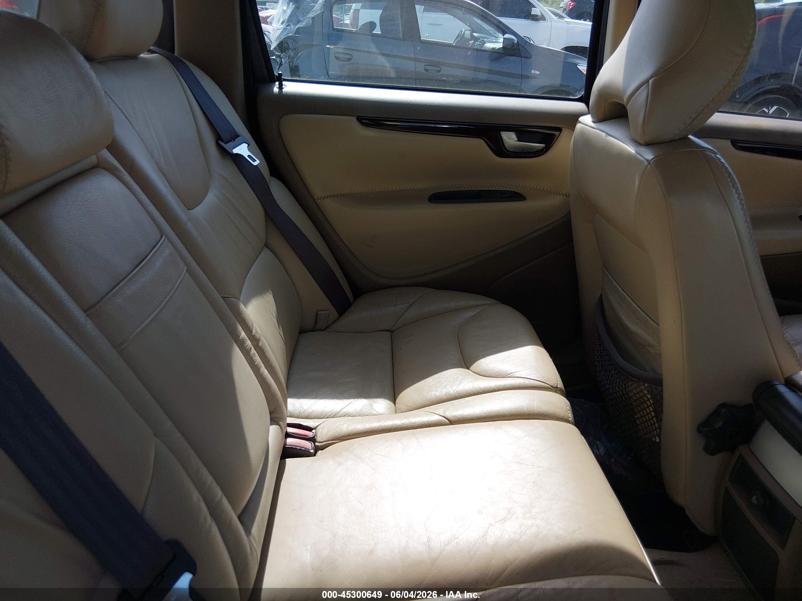 2001 Volvo V70 Xc Red vin: YV1SZ58D111044386