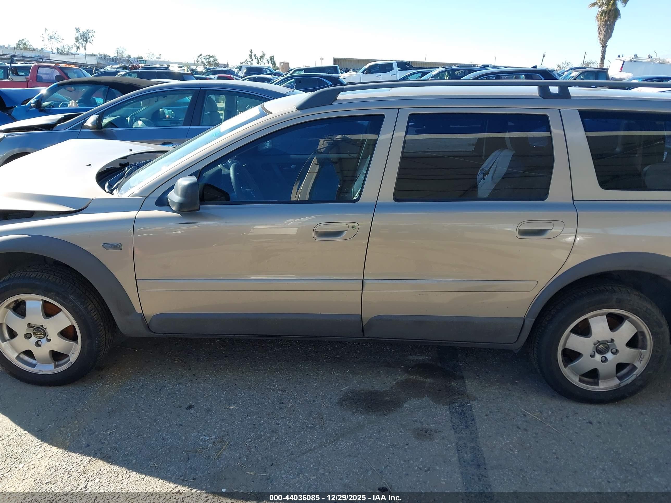 2002 Volvo V70 Xc Champagne vin: YV1SZ58D221065698