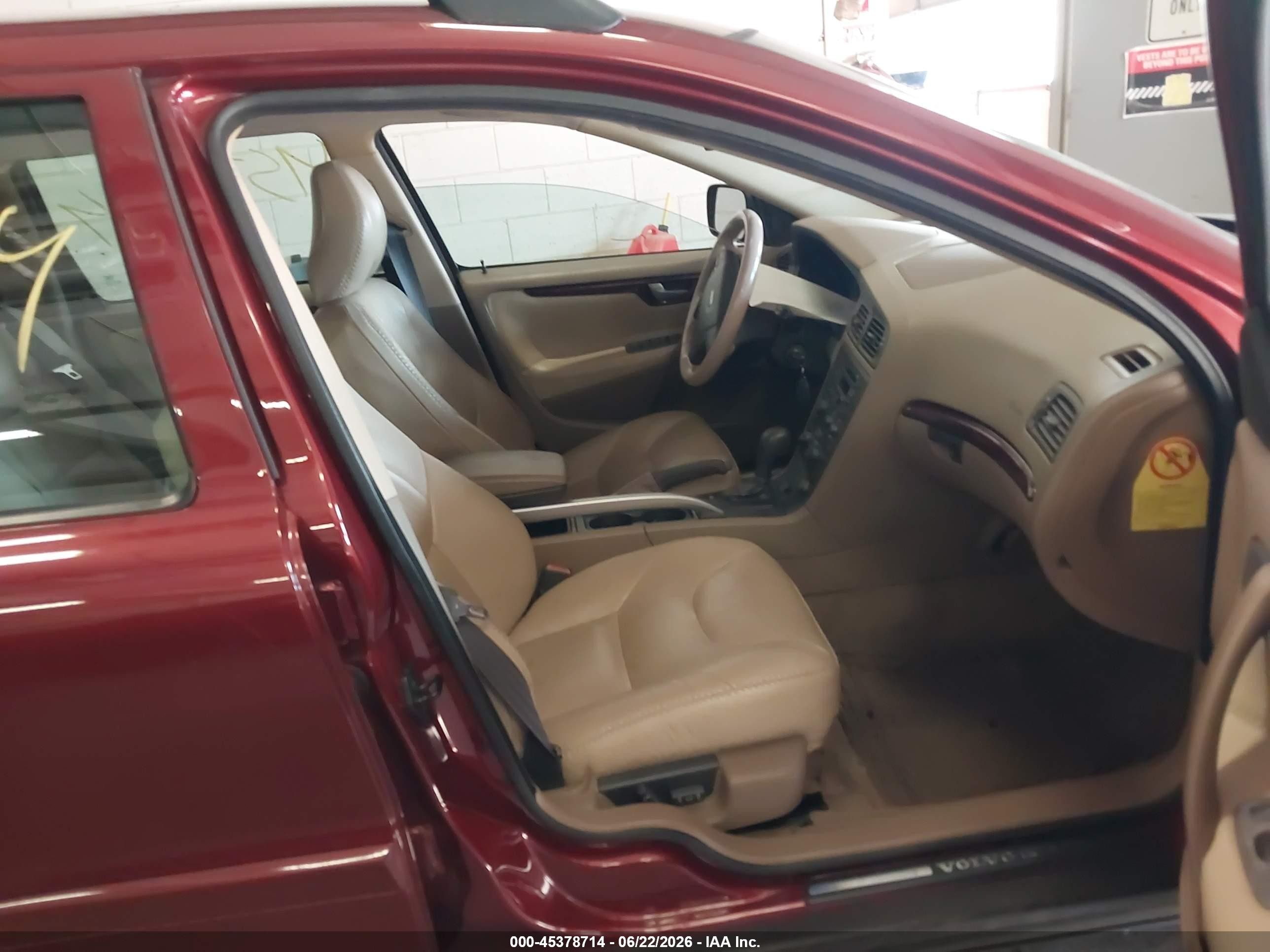 2001 Volvo V70 Xc Red vin: YV1SZ58D611003073