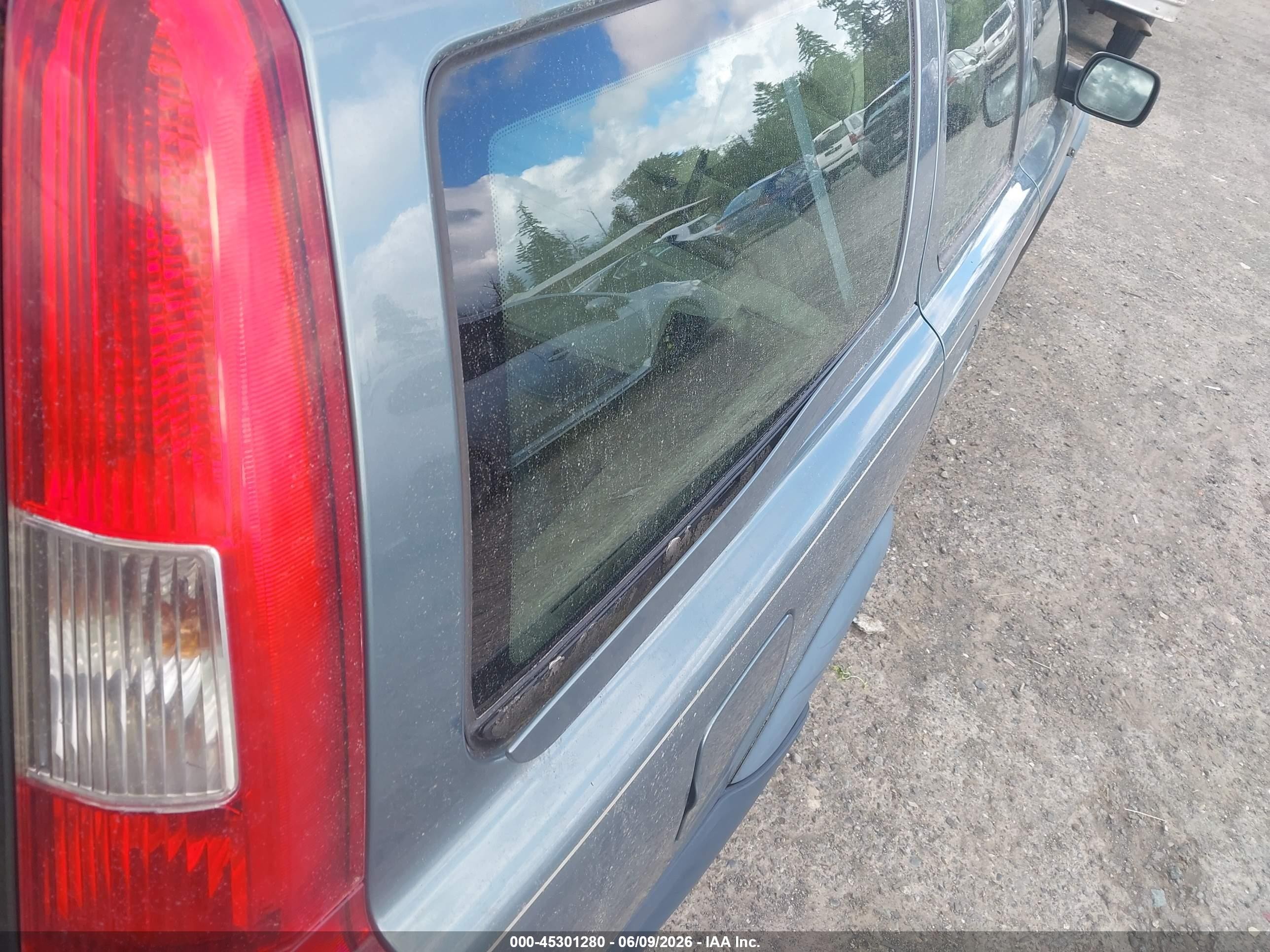 2001 Volvo V70 Xc Blue vin: YV1SZ58D711025373