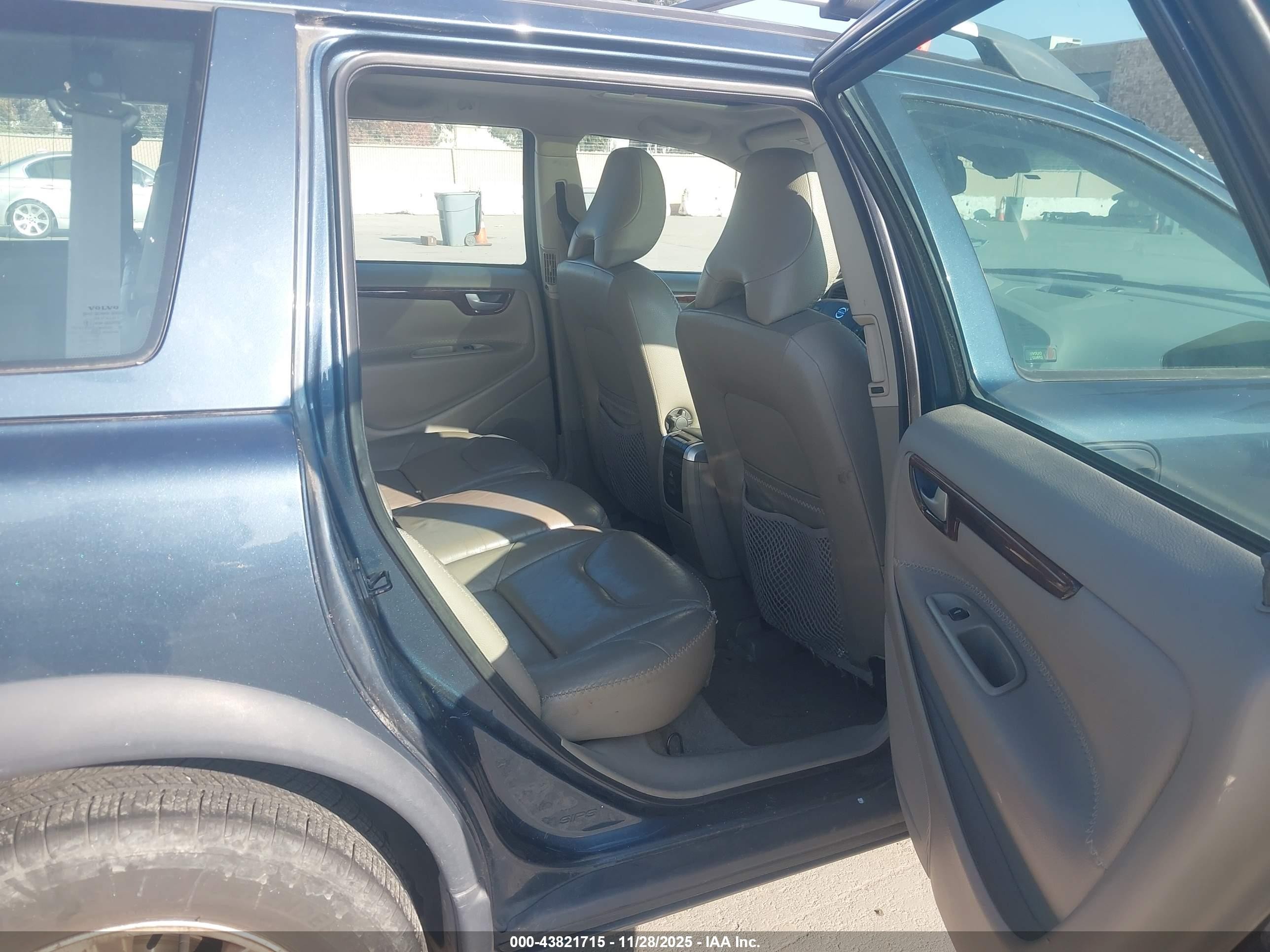 2005 Volvo Xc70 2.5t Awd Blue vin: YV1SZ592051193830
