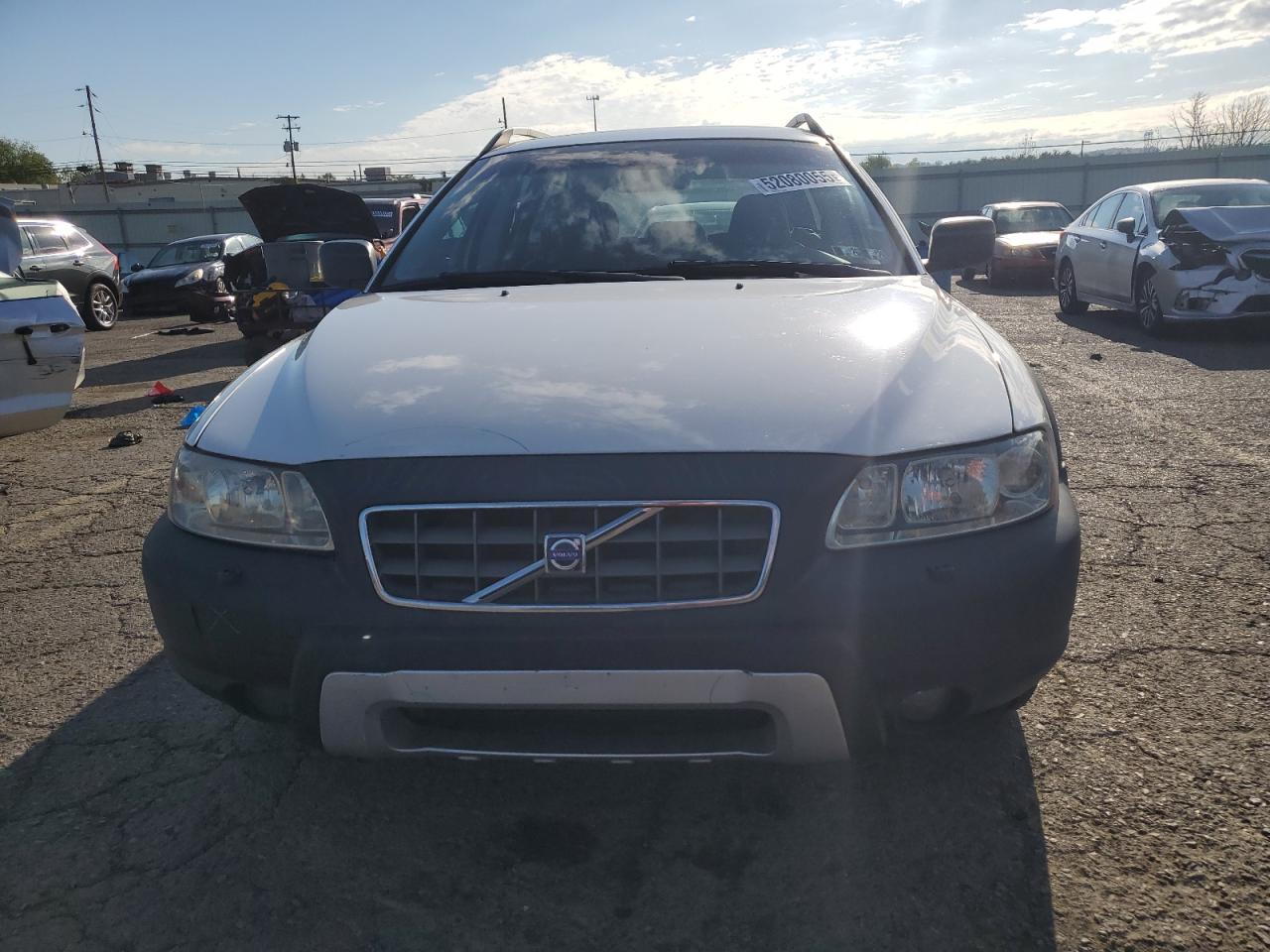 2005 Volvo Xc70 White vin: YV1SZ592351202701