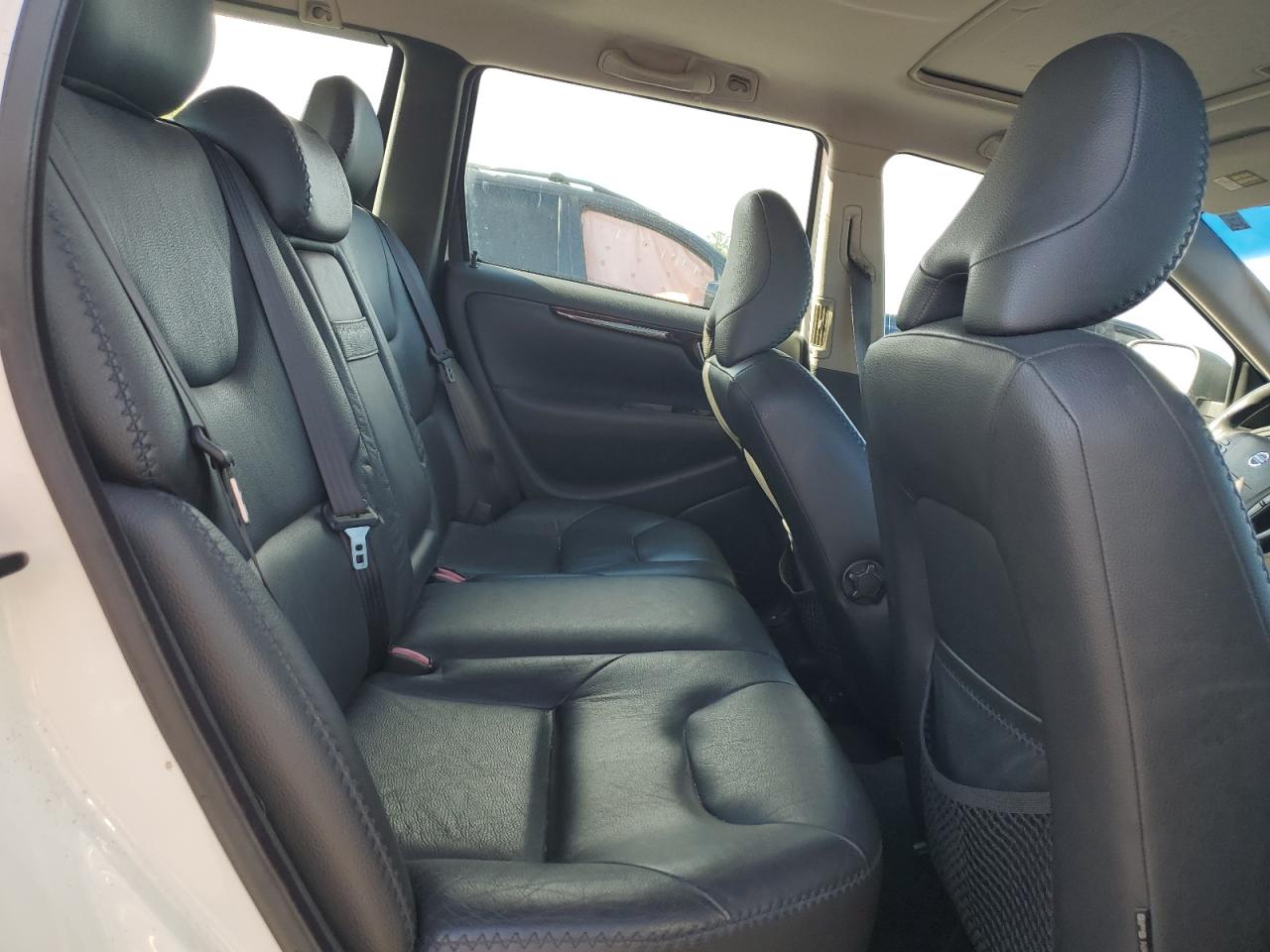 2005 Volvo Xc70 White vin: YV1SZ592351202701