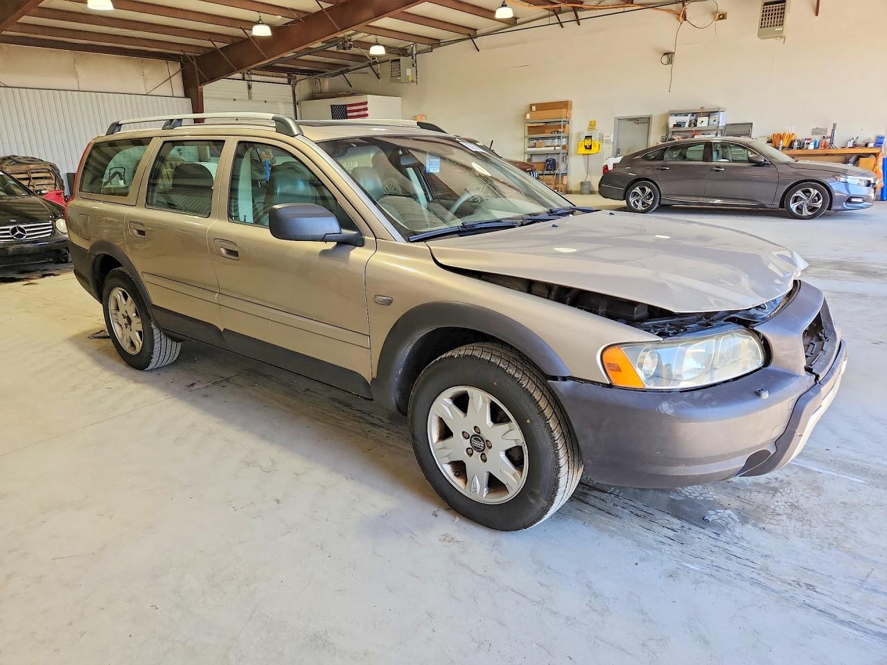 2005 Volvo Xc70 Желто-коричневый vin: YV1SZ592651201011