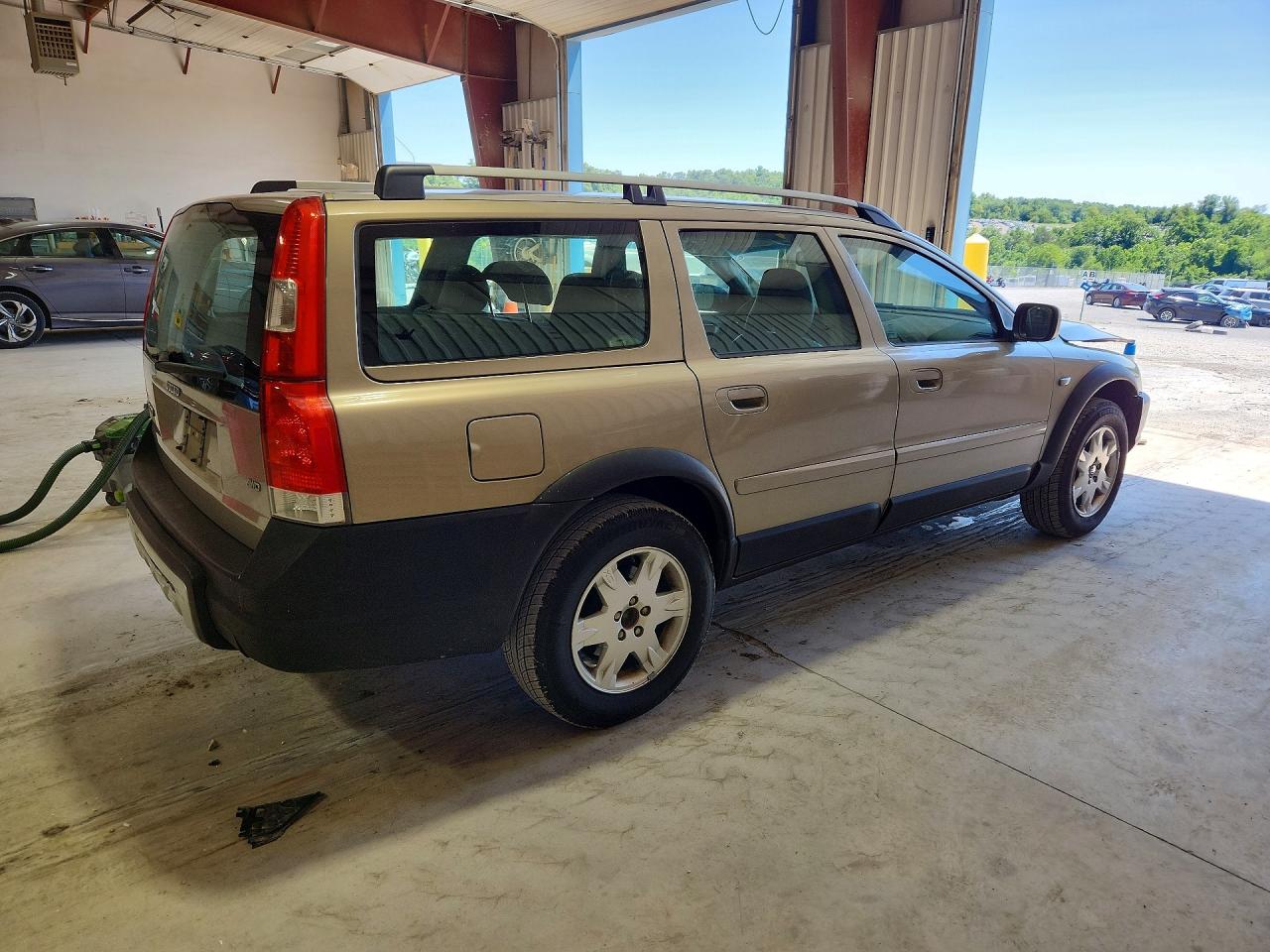 2005 Volvo Xc70 Желто-коричневый vin: YV1SZ592651201011
