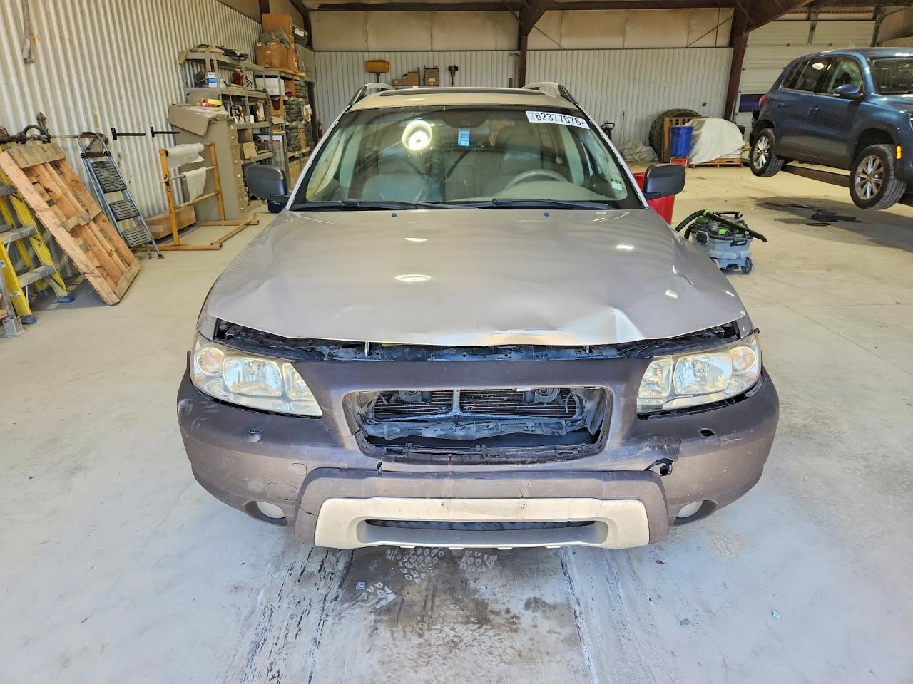 2005 Volvo Xc70 Желто-коричневый vin: YV1SZ592651201011