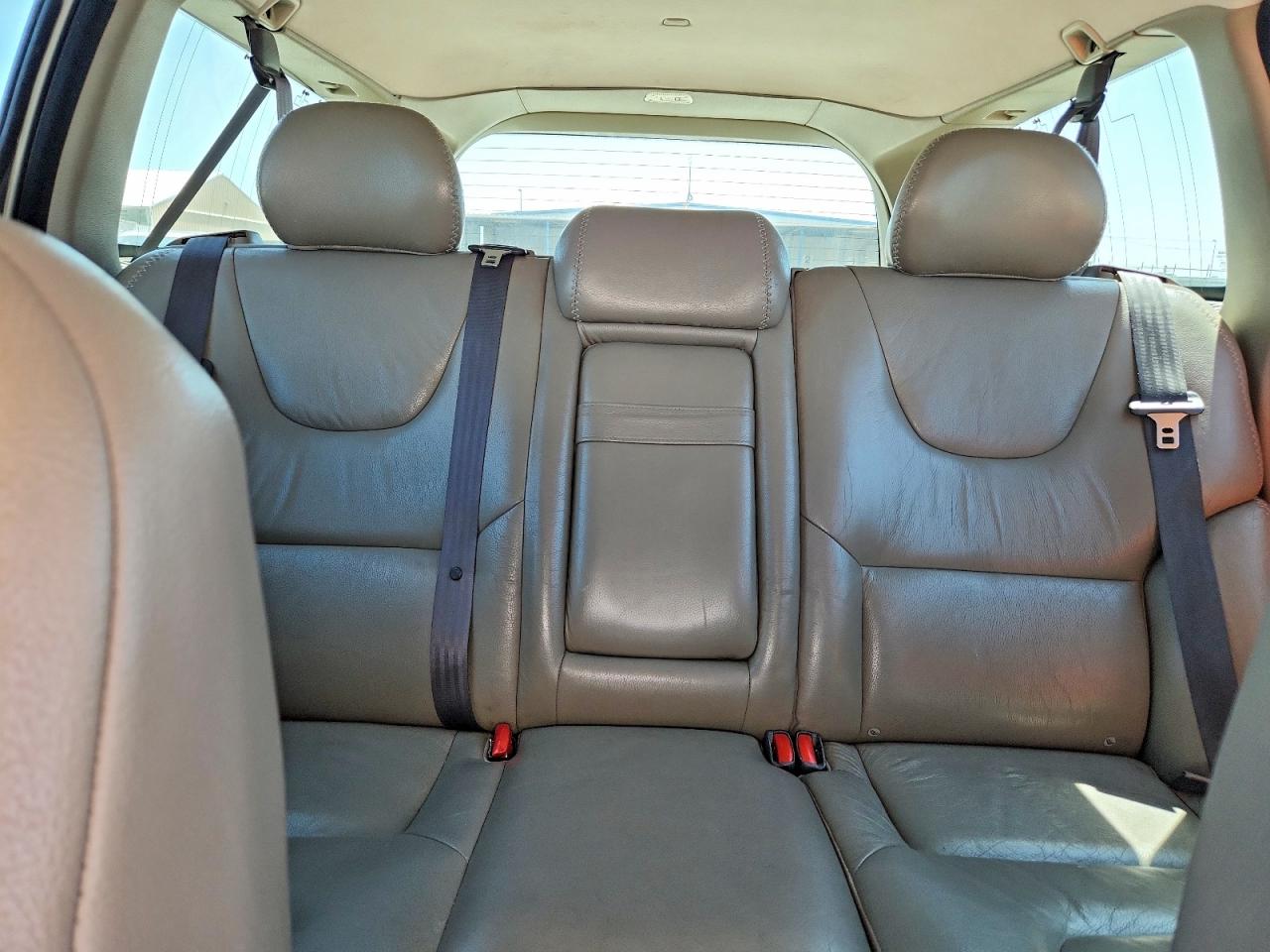 2004 Volvo Xc70 Silver vin: YV1SZ59H341163515