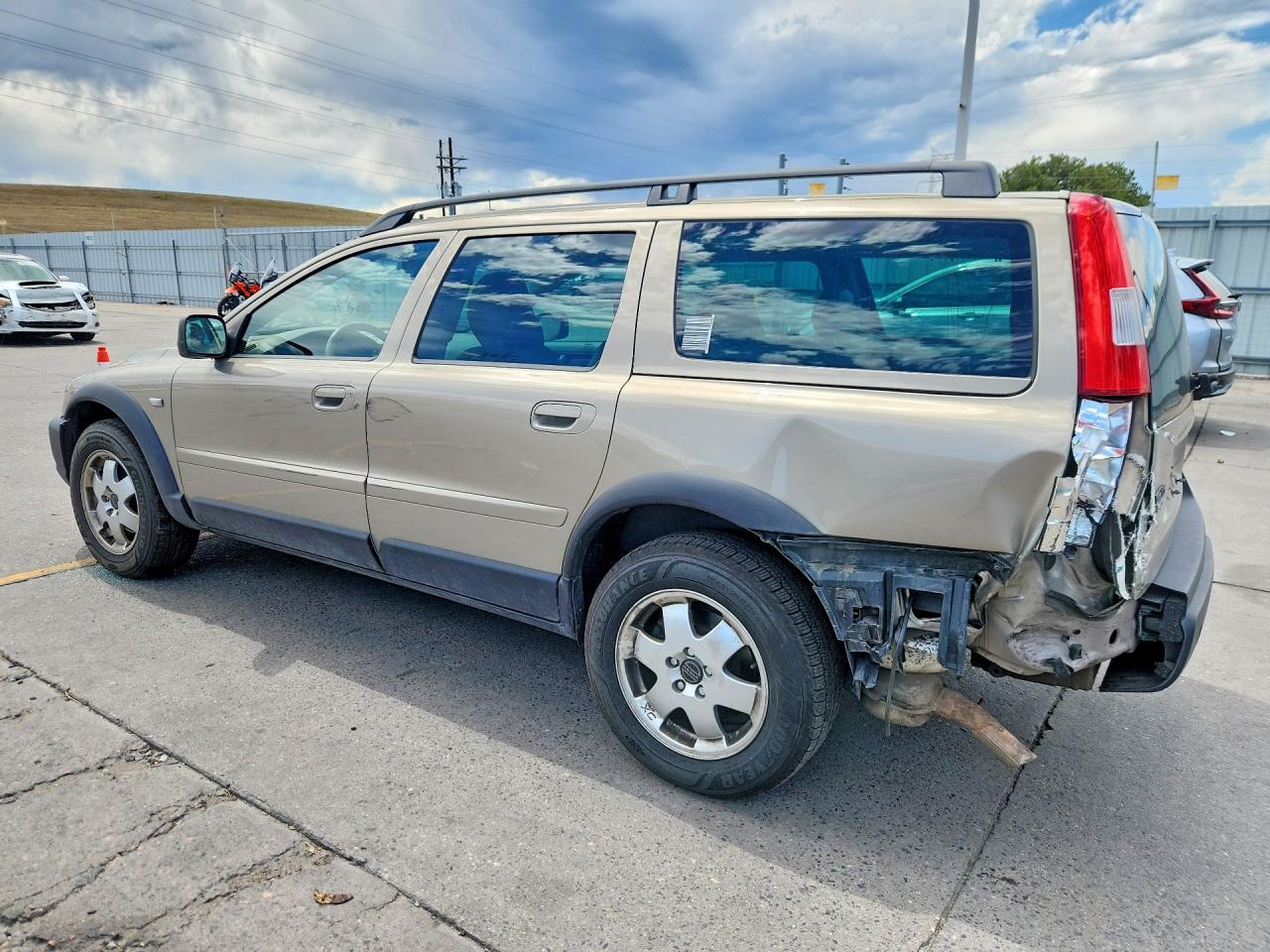 2004 Volvo Xc70 Tan vin: YV1SZ59H441137926