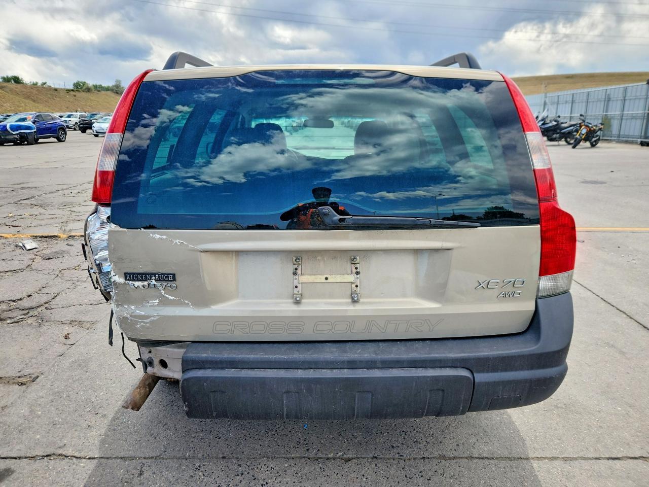 2004 Volvo Xc70 Tan vin: YV1SZ59H441137926