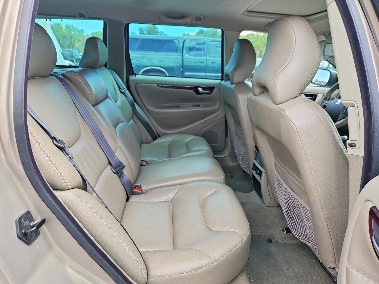 2004 Volvo Xc70 Tan vin: YV1SZ59H441137926