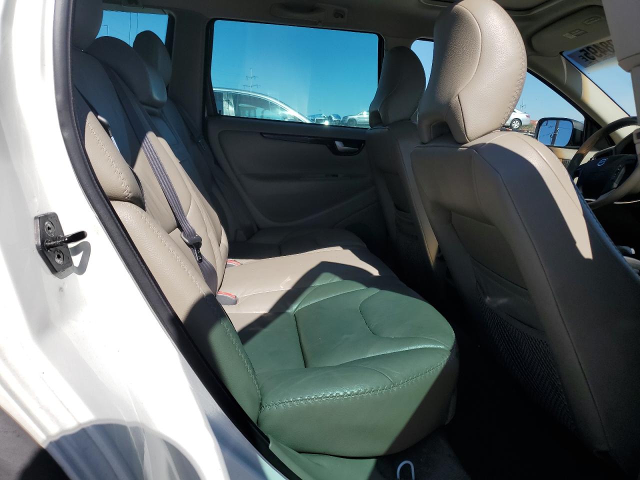 2004 Volvo Xc70 White vin: YV1SZ59HX41159008