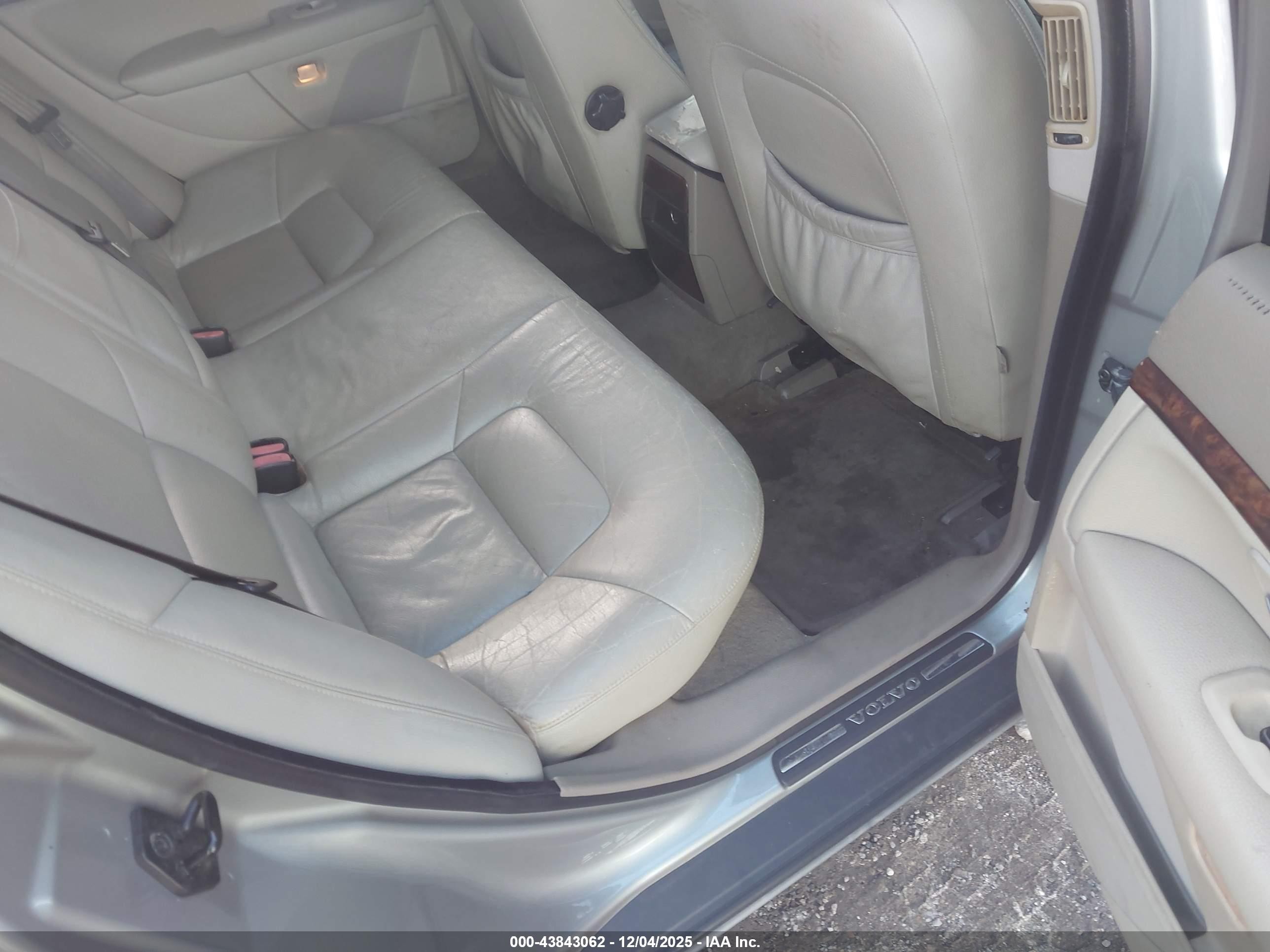 2005 Volvo S80 2.5t Gold vin: YV1TS592751397999