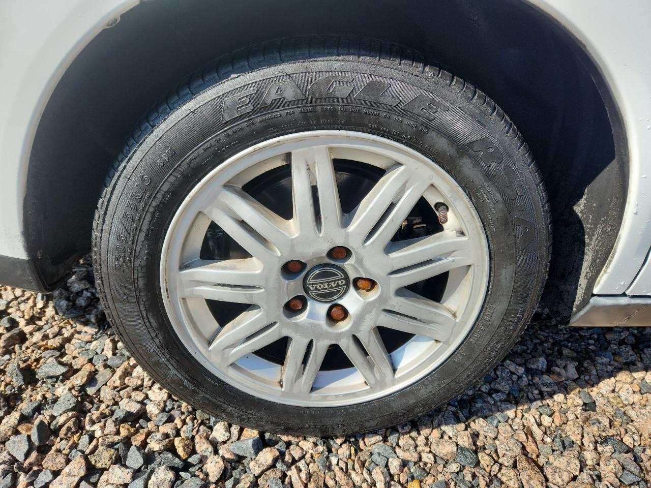 2005 Volvo S80 2.5t White vin: YV1TS592951390875 Damage: Right Rear Wheel, Curb Rash, 2 To 3 Inches