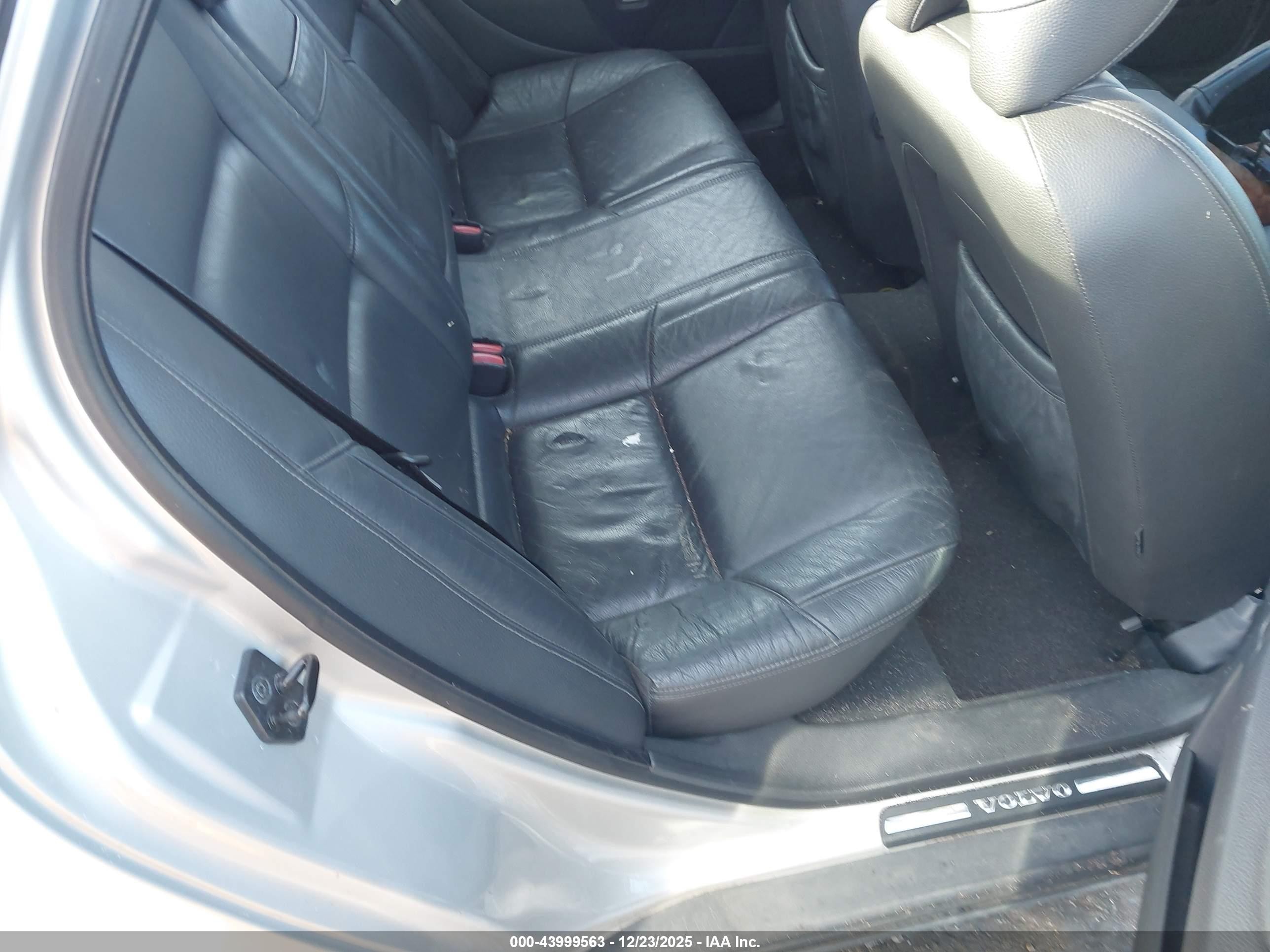 2005 Volvo S80 T6 Silver vin: YV1TS911751402709