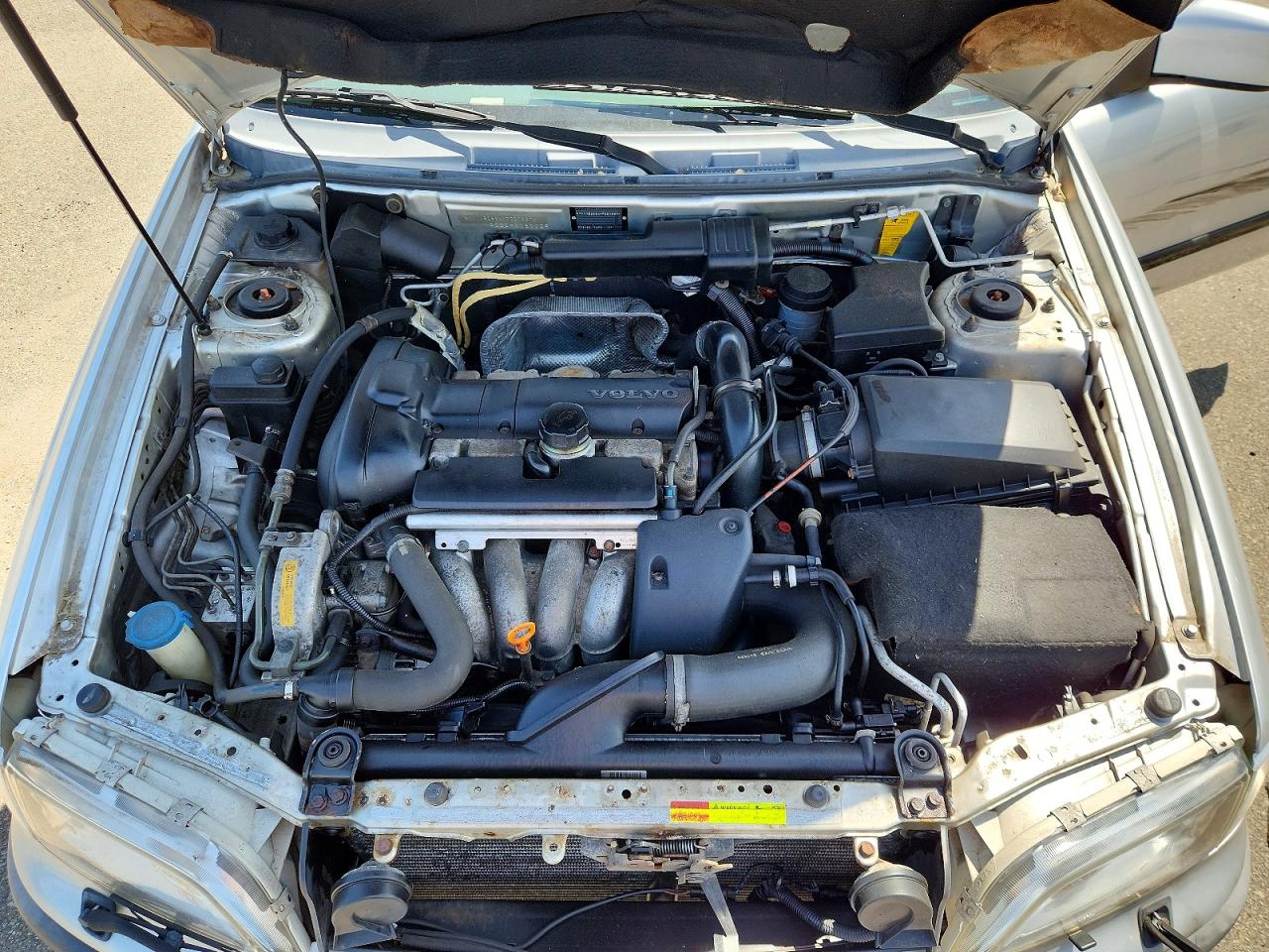 2000 Volvo S40 2.4i Silver vin: YV1VS255XYF557887