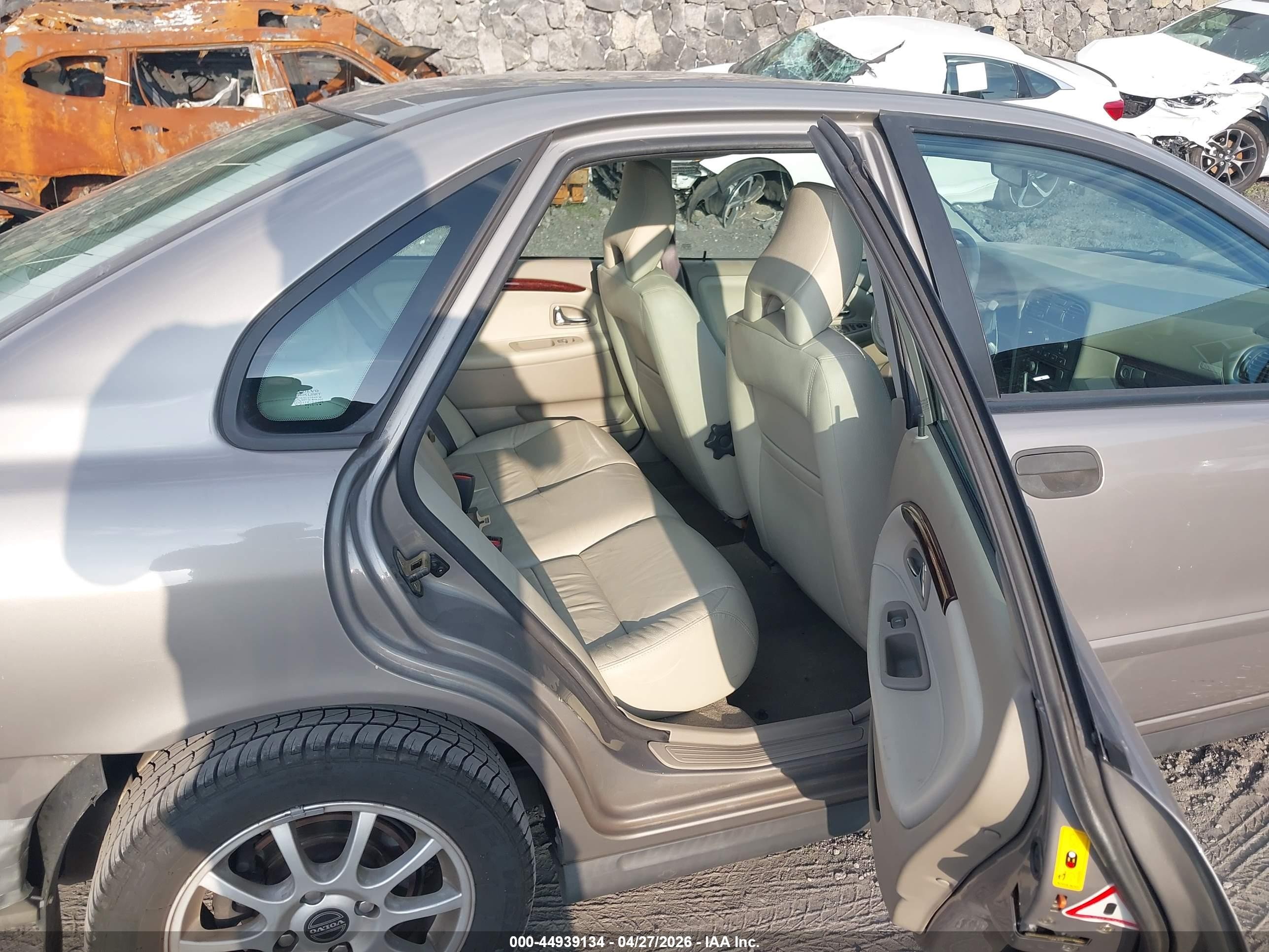 2004 Volvo S40 A/lse Gold vin: YV1VS27544F091445