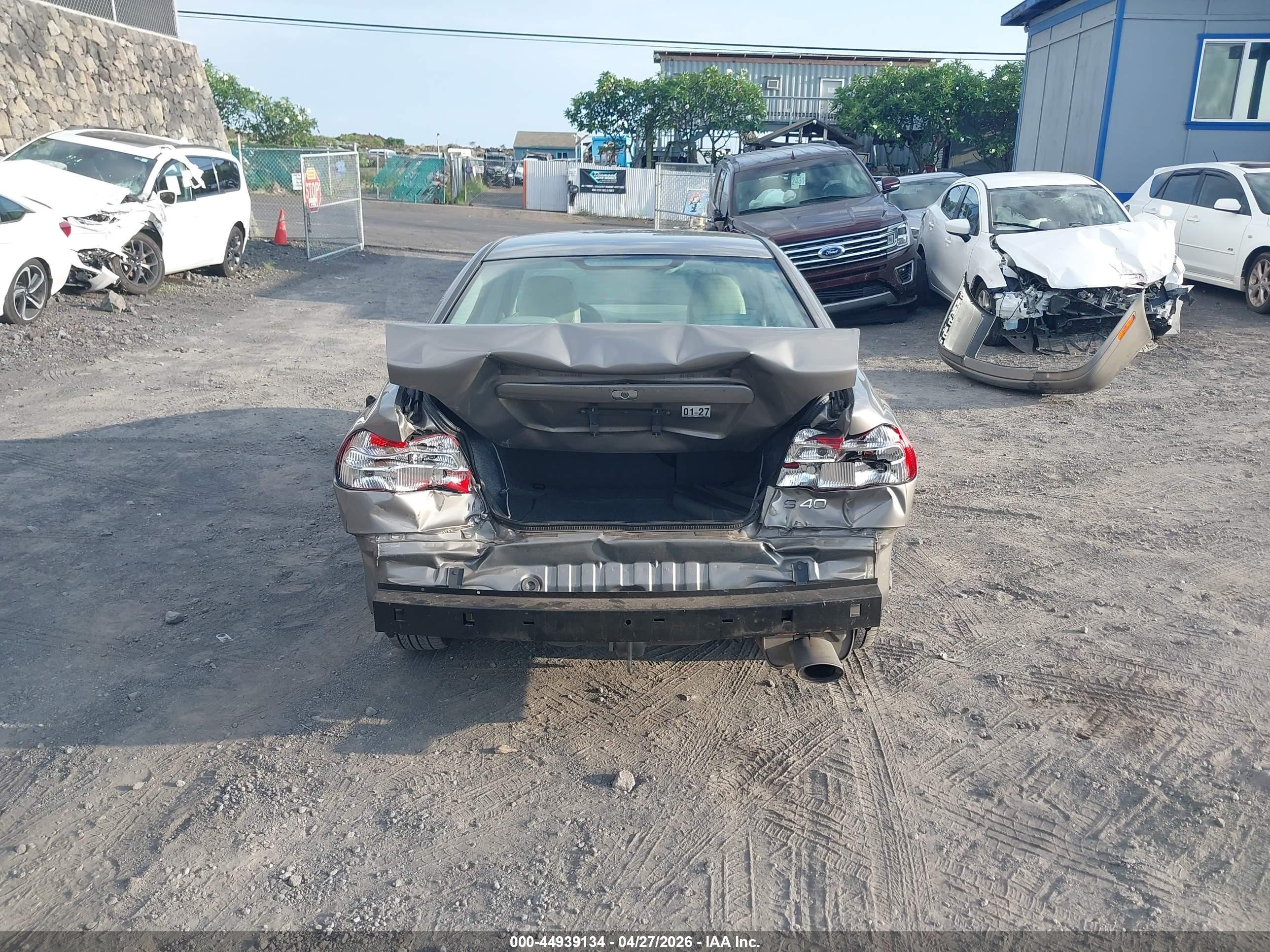2004 Volvo S40 A/lse Gold vin: YV1VS27544F091445
