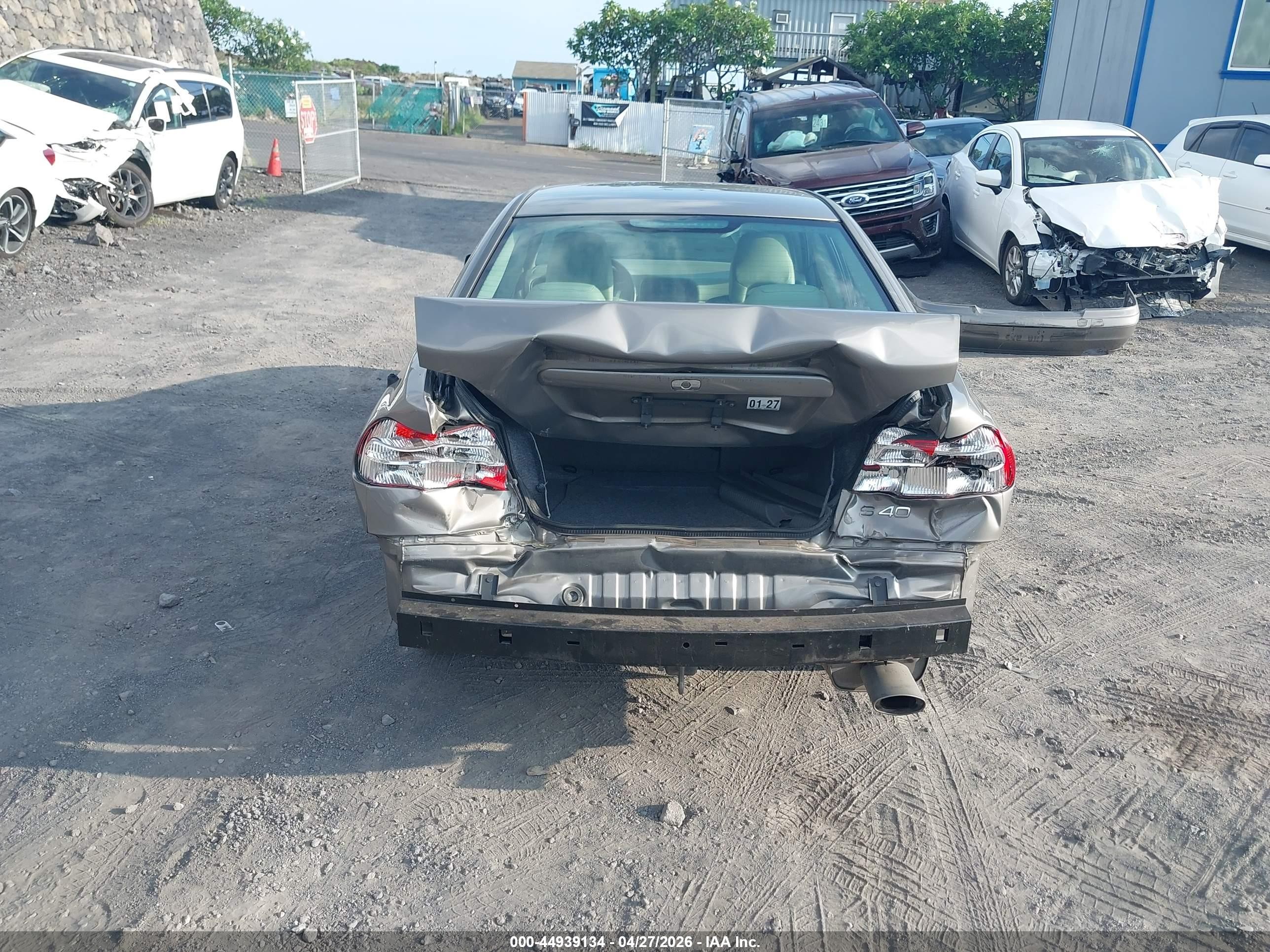 2004 Volvo S40 A/lse Gold vin: YV1VS27544F091445