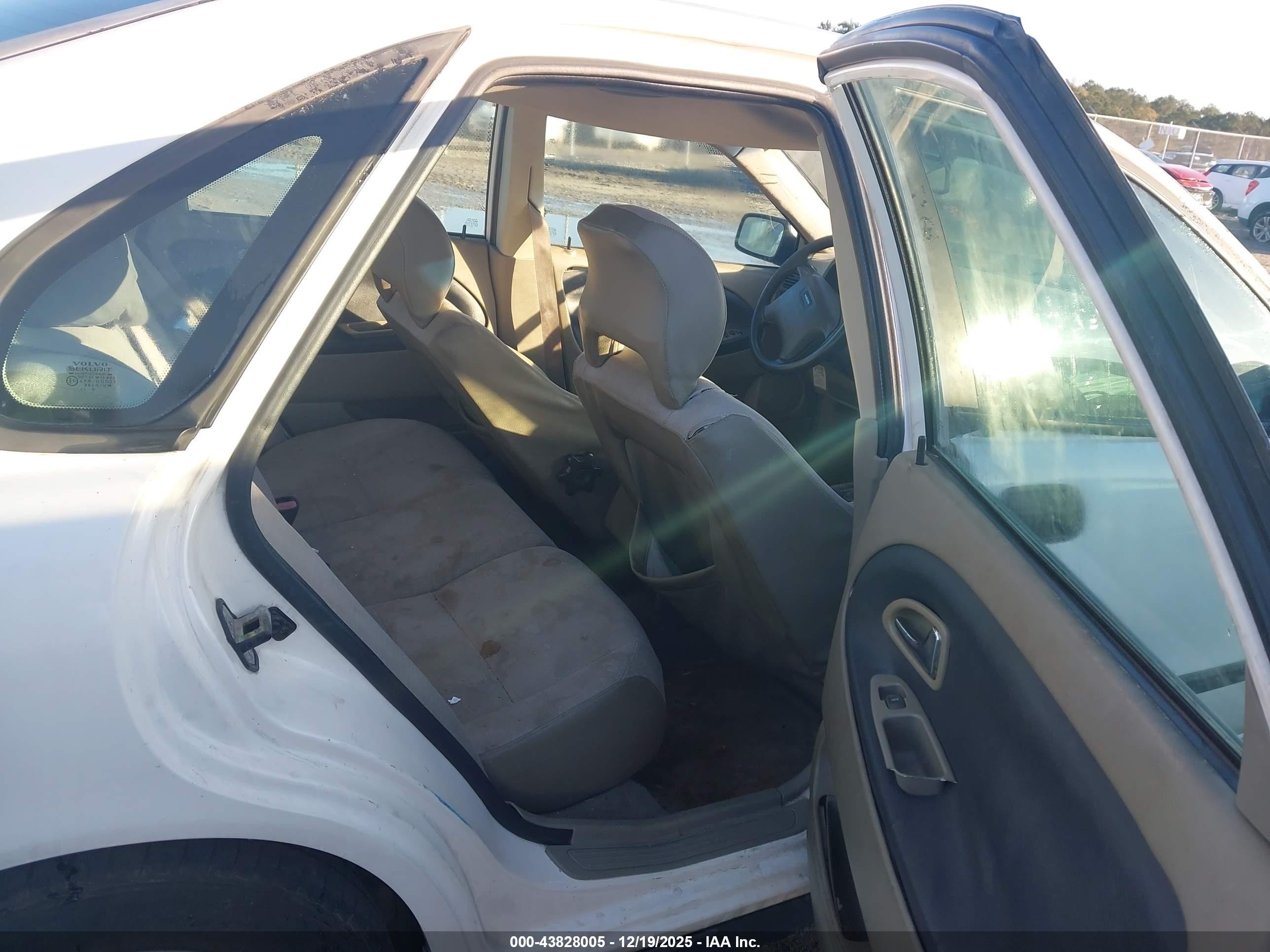 2001 Volvo S40 A/sport Edition White vin: YV1VS29531F610784