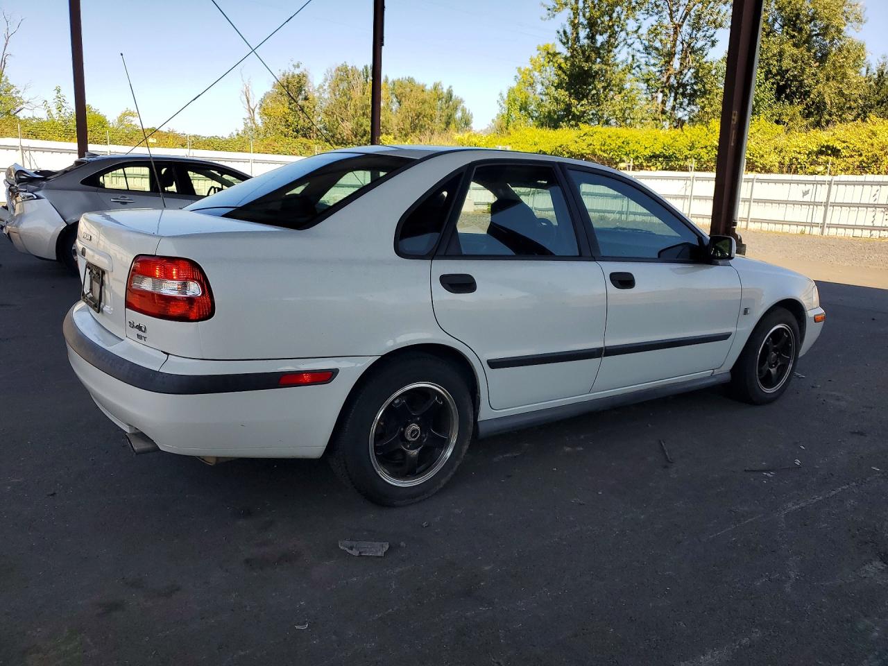2002 Volvo S40 1.9t White vin: YV1VS29552F877541