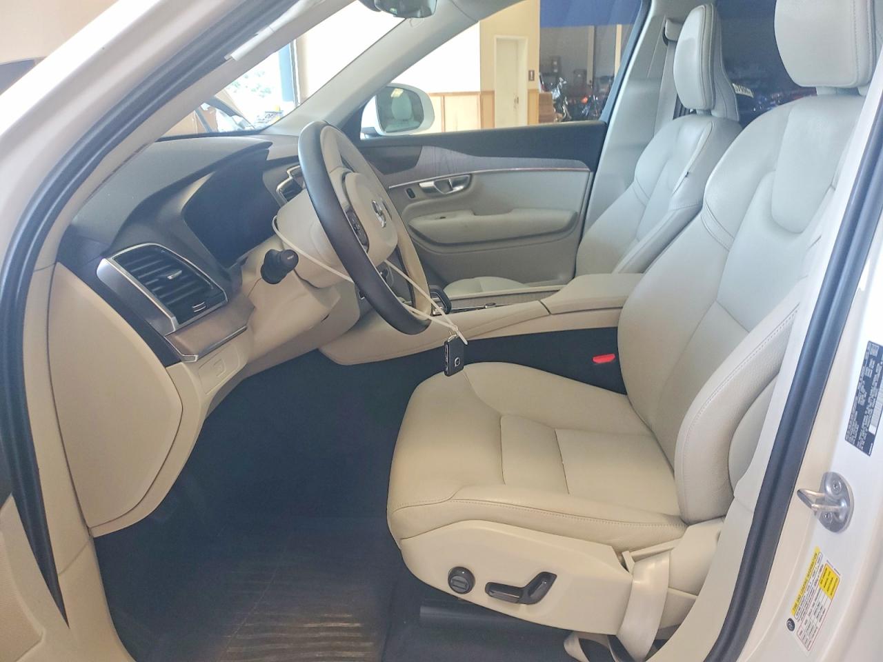 2023 Volvo Xc90 Plus White vin: YV40621N1P1903389