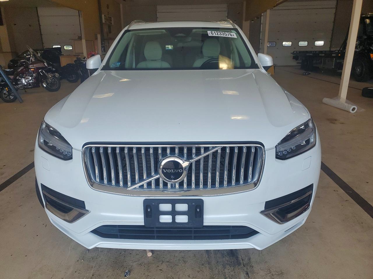 2023 Volvo Xc90 Plus White vin: YV40621N1P1903389