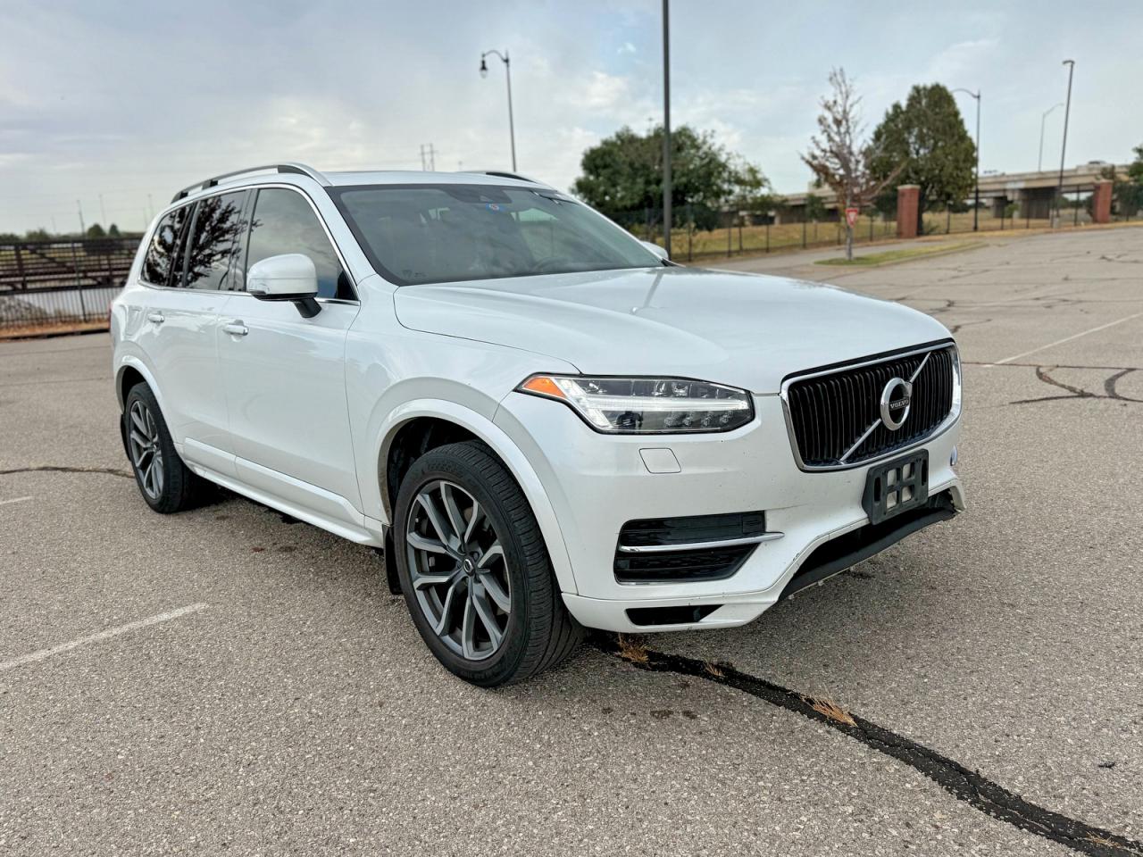2018 Volvo Xc90 T5 White vin: YV4102CK3J1351099