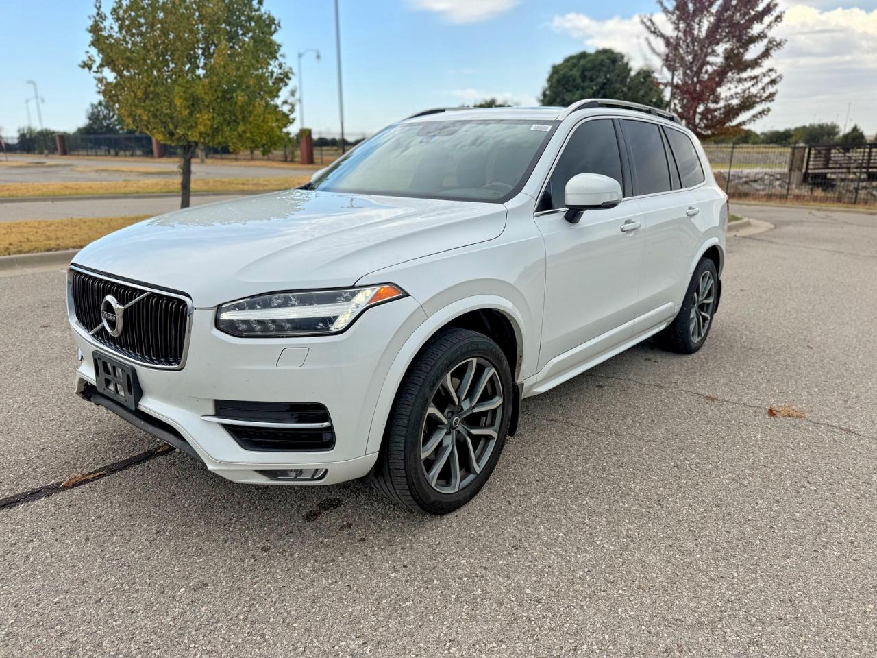 2018 Volvo Xc90 T5 White vin: YV4102CK3J1351099