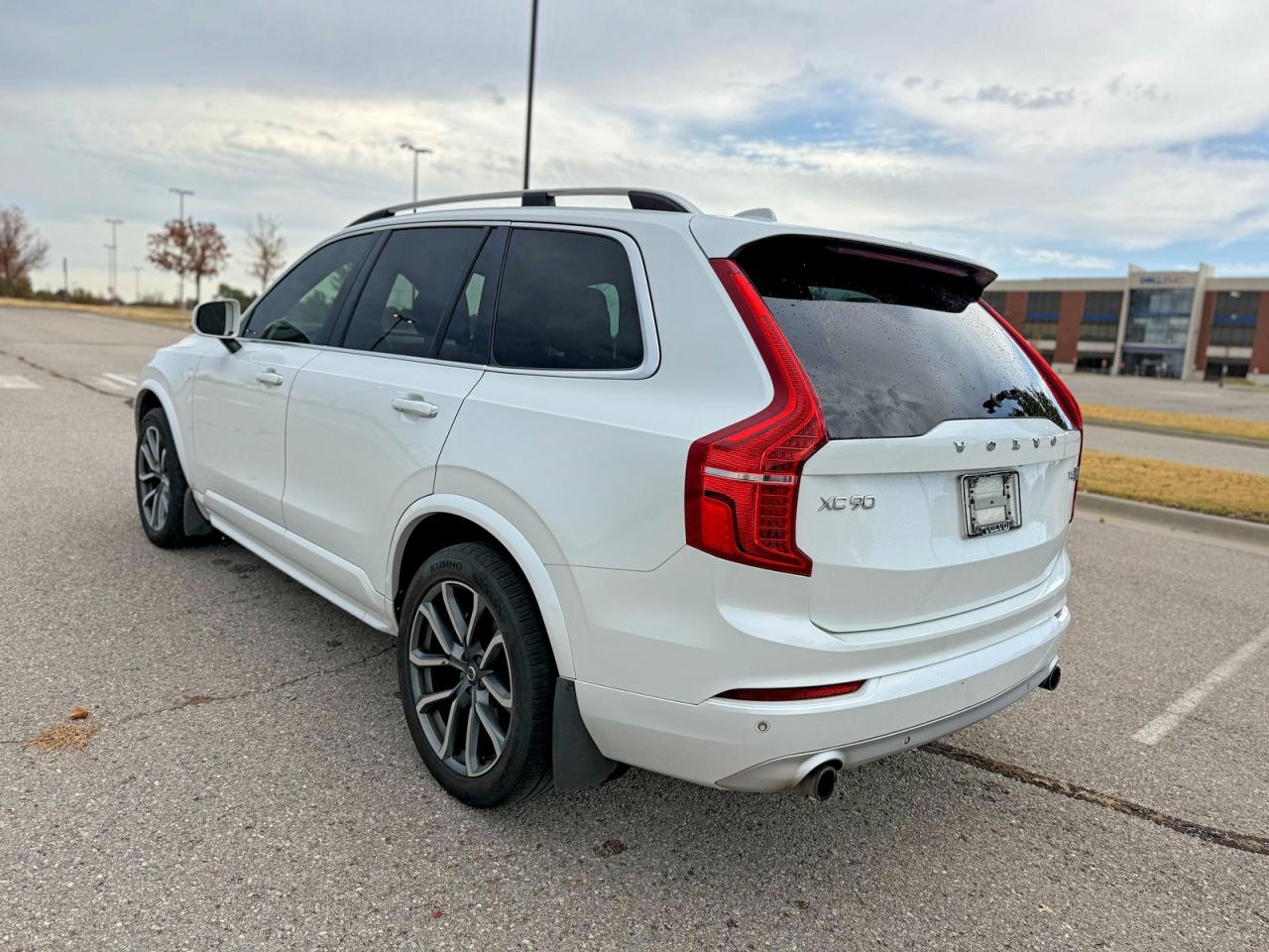 2018 Volvo Xc90 T5 White vin: YV4102CK3J1351099