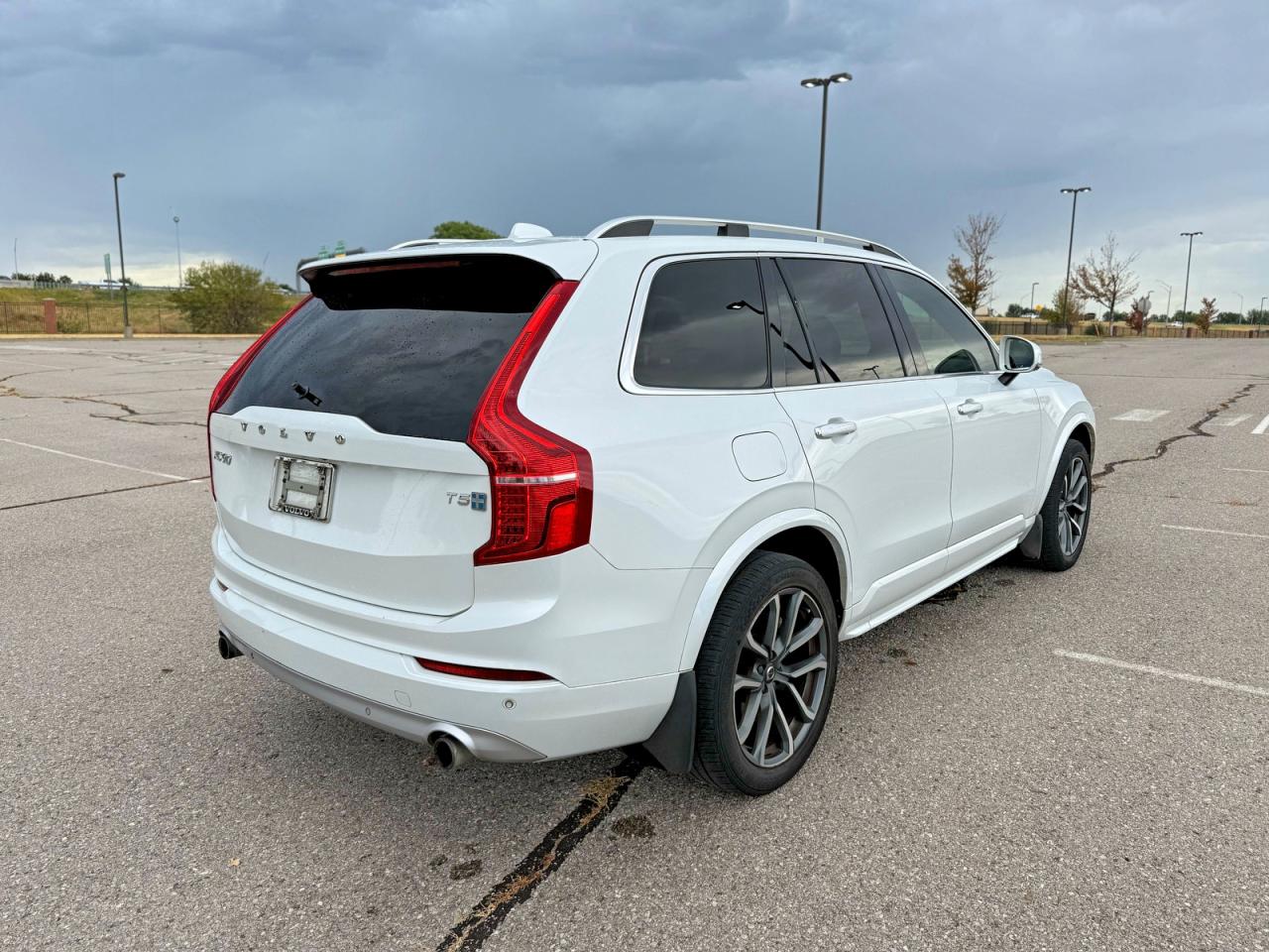 2018 Volvo Xc90 T5 White vin: YV4102CK3J1351099