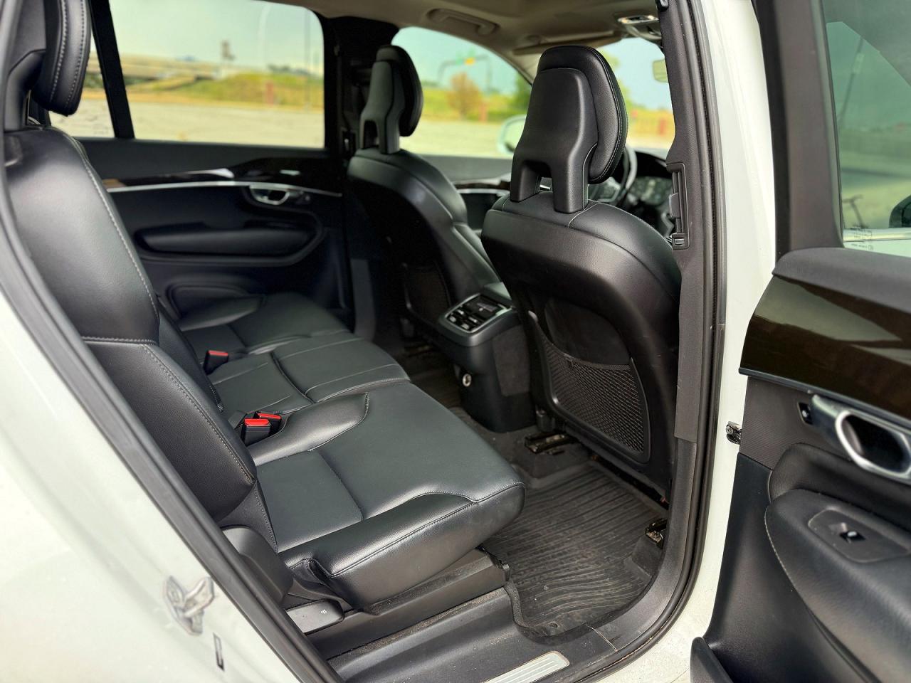 2018 Volvo Xc90 T5 White vin: YV4102CK3J1351099
