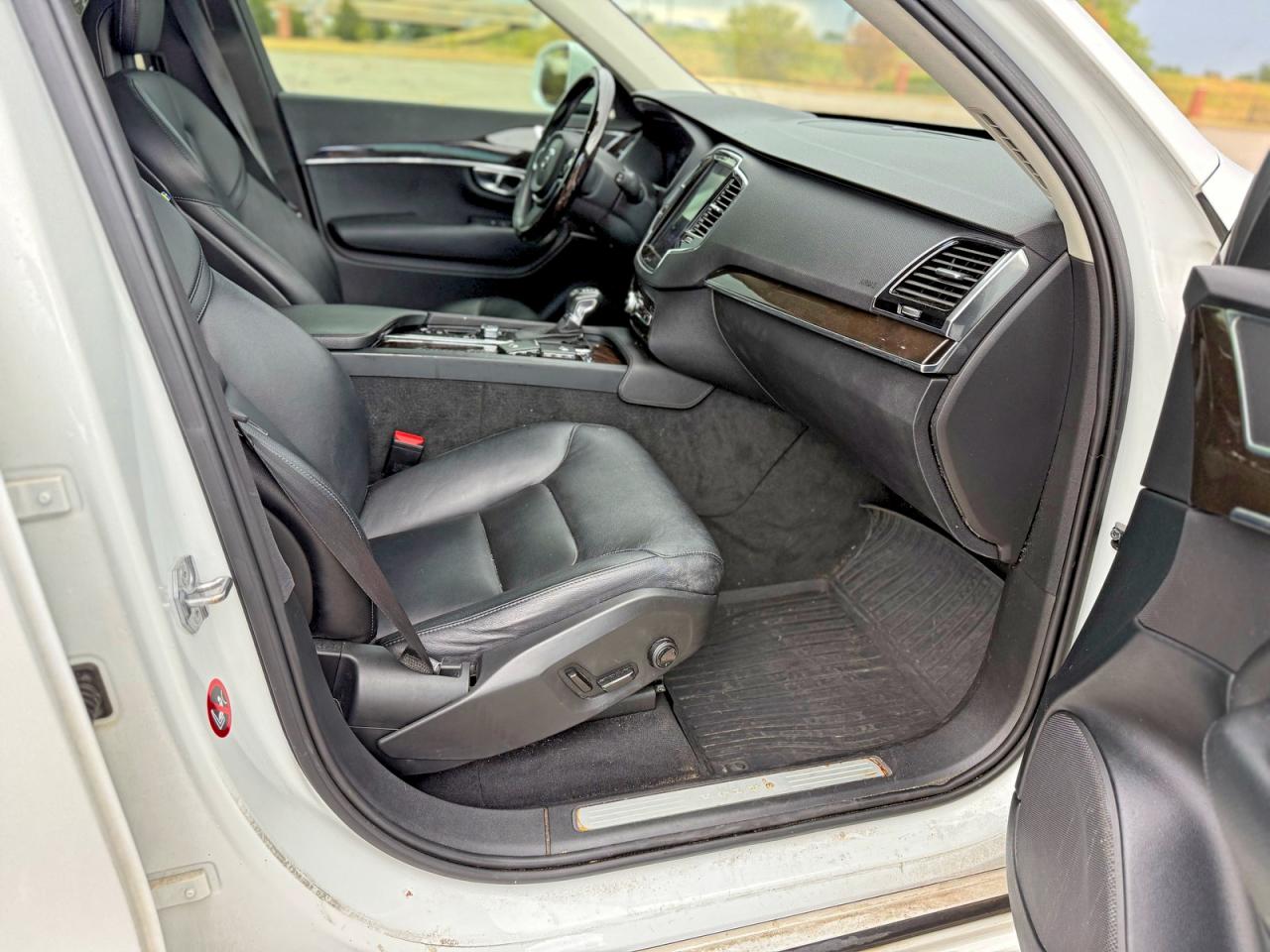 2018 Volvo Xc90 T5 White vin: YV4102CK3J1351099