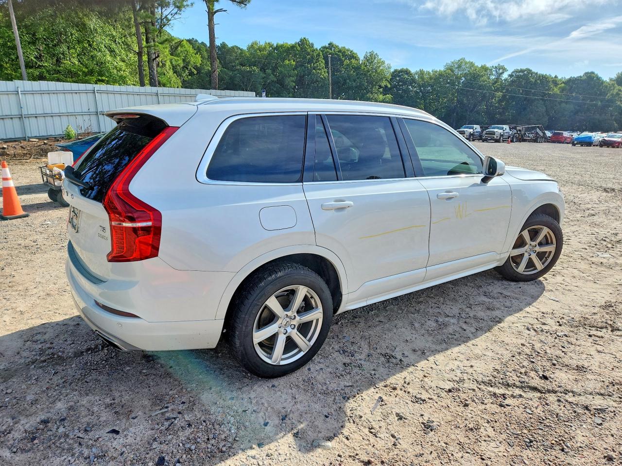 2021 Volvo Xc90 T5 Momentum Белый vin: YV4102CK4M1736708