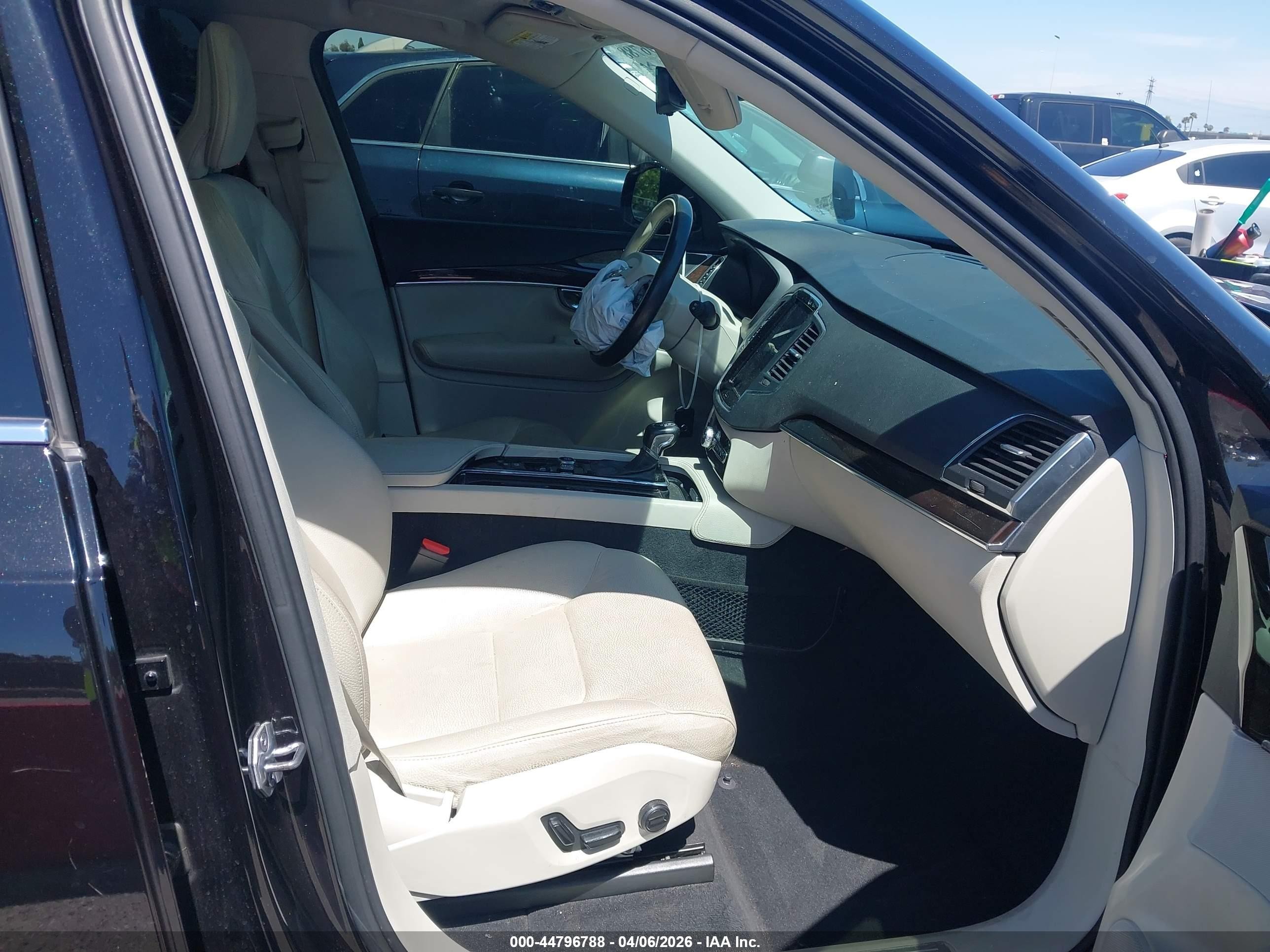 2019 Volvo Xc90 T5 Momentum Black vin: YV4102CK6K1506360