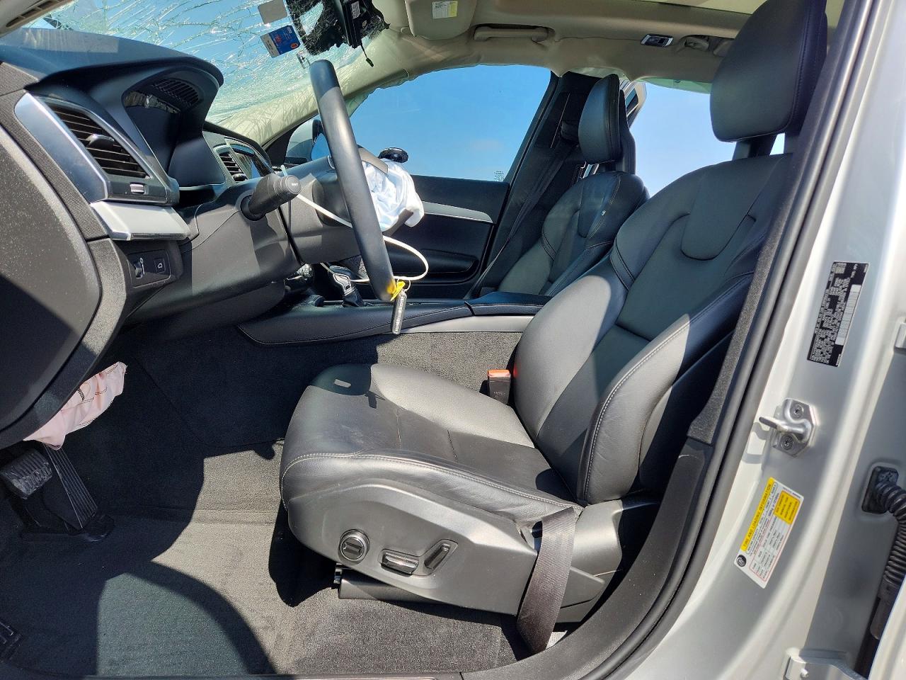 2021 Volvo Xc90 T5 Momentum Silver vin: YV4102CKXM1751746