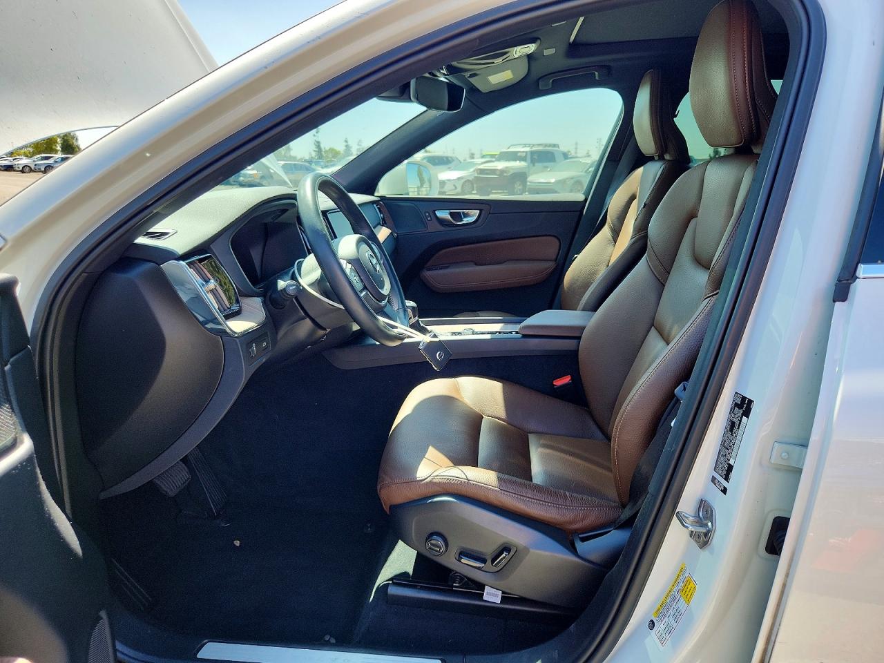 2021 Volvo Xc60 T5 Momentum White vin: YV4102DK0M1850140