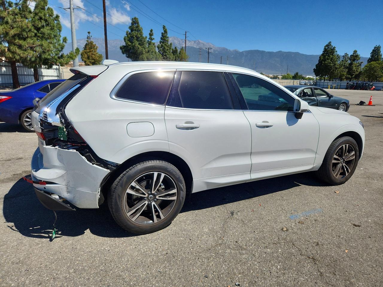 2021 Volvo Xc60 T5 Momentum White vin: YV4102DK0M1850140