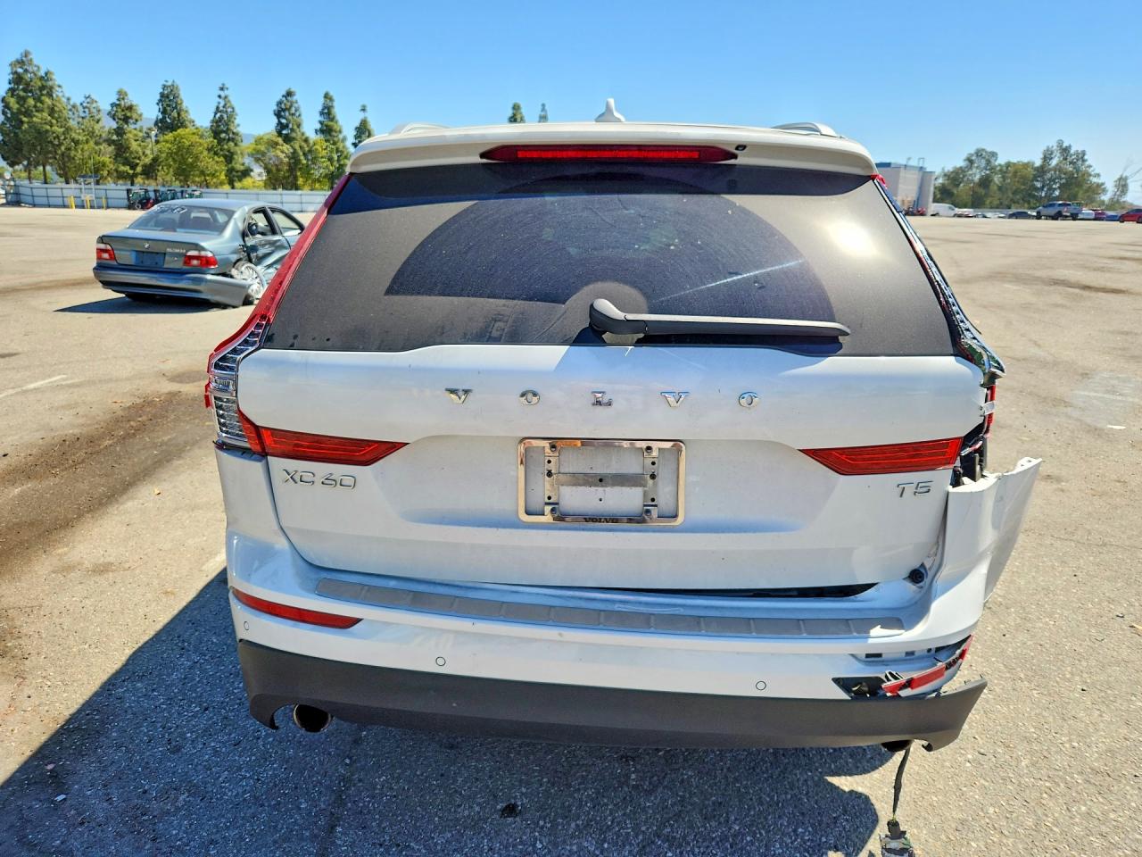 2021 Volvo Xc60 T5 Momentum White vin: YV4102DK0M1850140