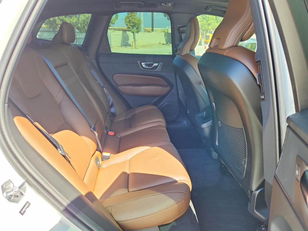 2021 Volvo Xc60 T5 Momentum White vin: YV4102DK0M1850140